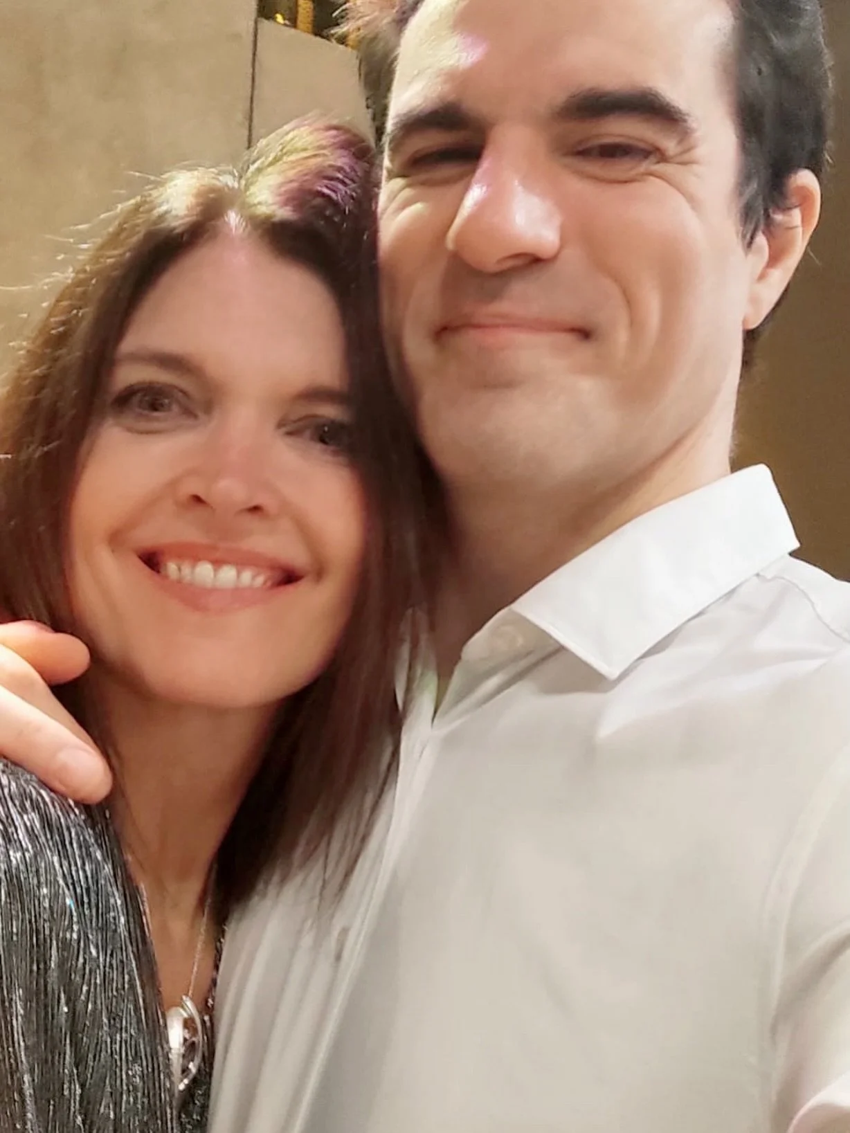 ENG👇Cada persona que aparece en tu vida despierta algo en ti.
No es casualidad.

Lo que te molesta, lo que te inspira, lo que te conmueve&hellip; habla tanto de ti como del otro.

Vivimos proyectando fragmentos de nuestro mundo interior, hasta que e