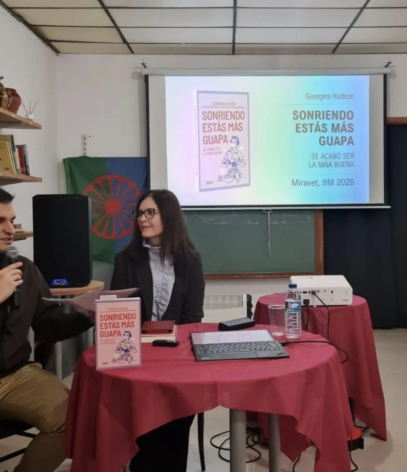 La sonrisa que aprendimos a llevar 😇🫠🙃