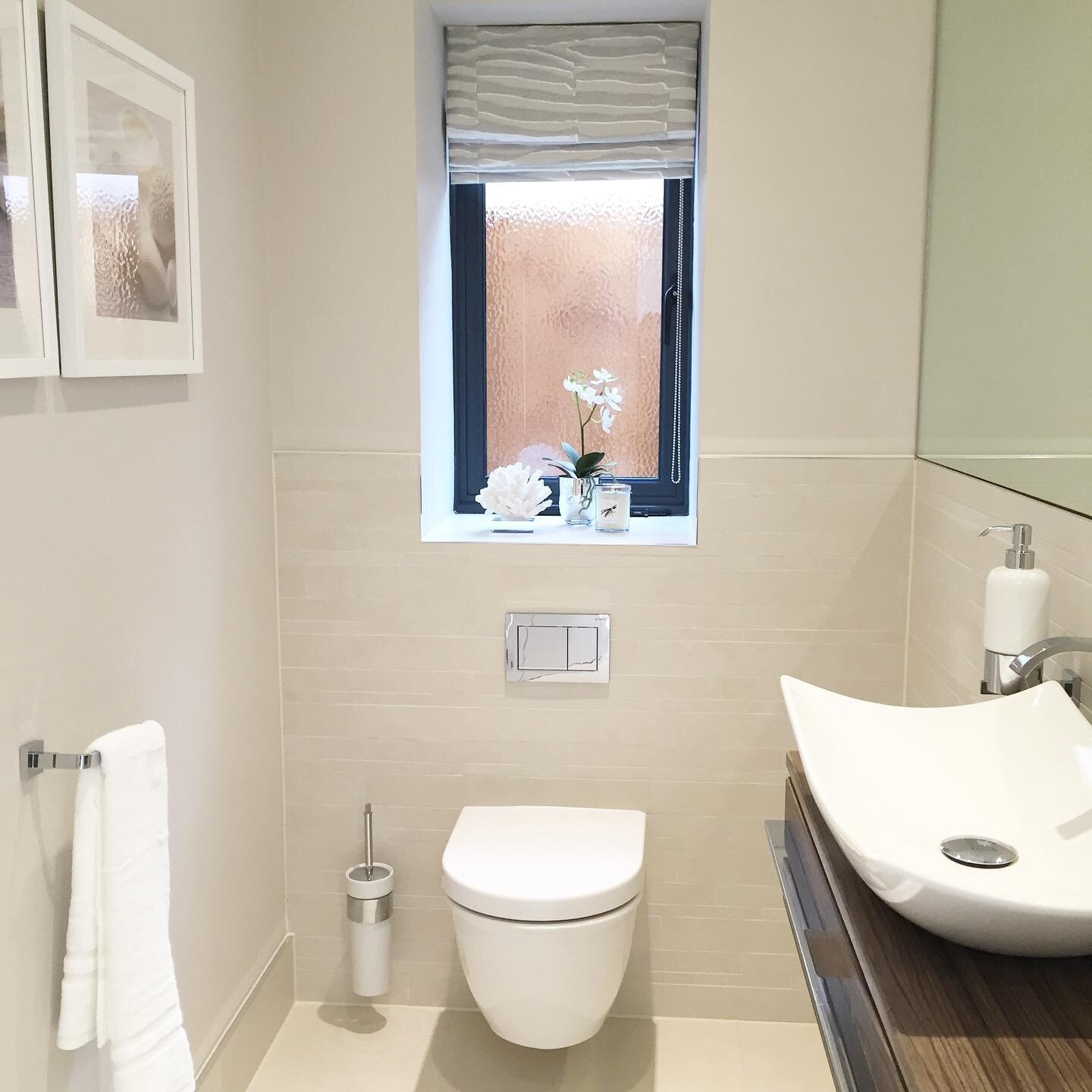 Back to neutrals, love this calm and bright W.C 🚽🧴💦
&bull;
&bull;
&bull;
#interiordesign #interiordesigner #interiorstyling #interior #interiordecorating #interiors #interiorstyling #interiordecor #interiorinspo #interiorinspiration #interiorstyle