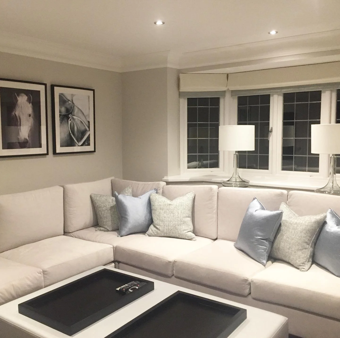 The perfect setup for a movie night 🎥🍿
&bull;
&bull;
&bull;
#interiordesign #interiordesigner #interiorstyling #interior #interiordecorating #interiors #interiorstyling #interiordecor #interiorinspo #interiorinspiration #interiorstyle #interiorlove