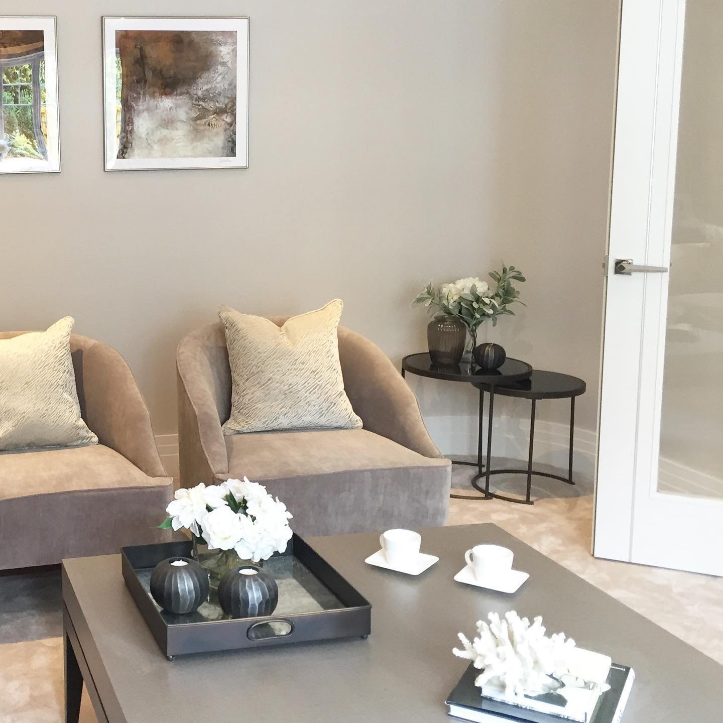 Classic and calm 🐚🌫
&bull;
&bull;
&bull;
#interiordesign #interiordesigner #interiorstyling #interior #interiordecorating #interiors #interiorstyling #interiordecor #interiorinspo #interiorinspiration #interiorstyle #interiorlovers #interiordaily #