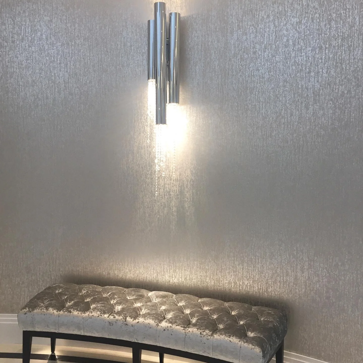 A touch of glamour ✨
&bull;
&bull;
&bull;
#interiordesign #interiordesigner #interiorstyling #interior #interiordecorating #interiors #interiorstyling #interiordecor #interiorinspo #interiorinspiration #interiorstyle #interiorlovers #interiordaily #i