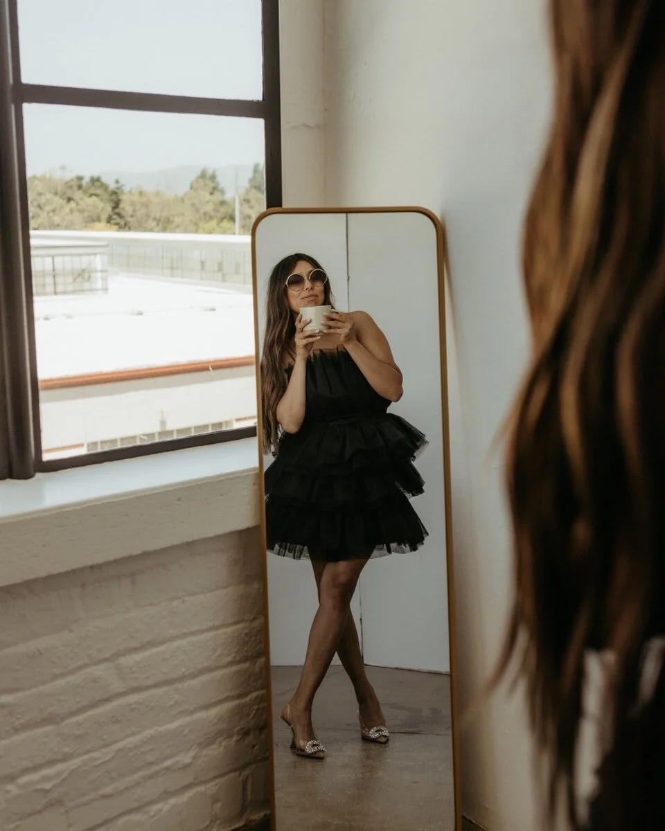 But first coffee&hellip;. 

Enjoy your Sunday, do what you love, eat good food, give hugs, say I love you, make this day wonderful! ❤️

.
.
.
www.beautyisartbyeli.com

📸@ashley.m.clayton