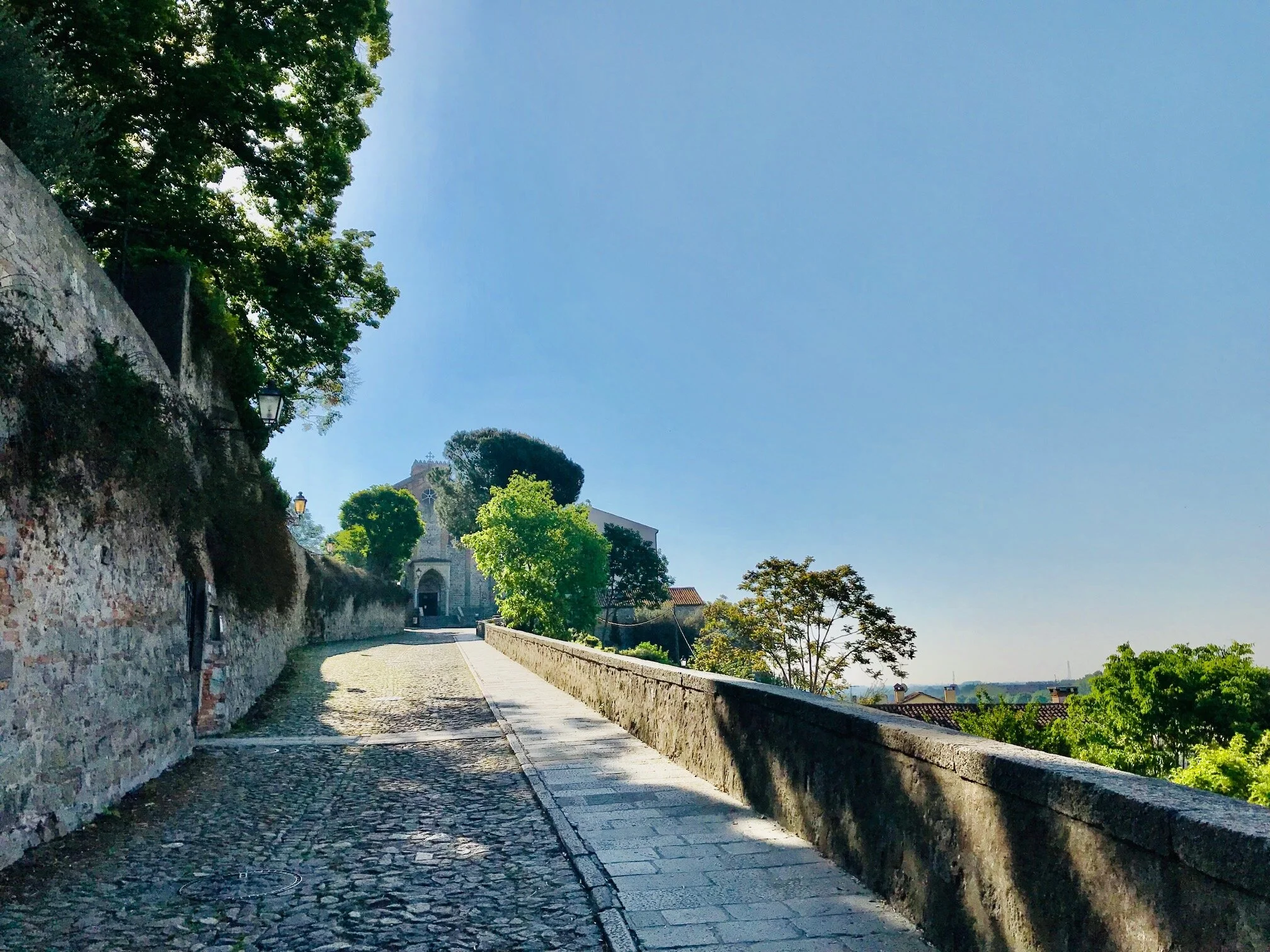 Pic6.Roadbeyondcastle.jpg