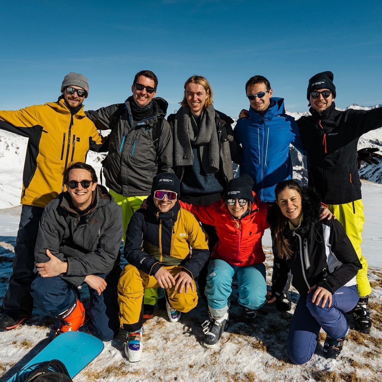 Instagram versus realiteit 😅 Niet makkelijk om te poseren met skischoenen 🎿 Zo leuk om al die blije gezichten te zien! #memories #throwback #skiweek #snowvenues
