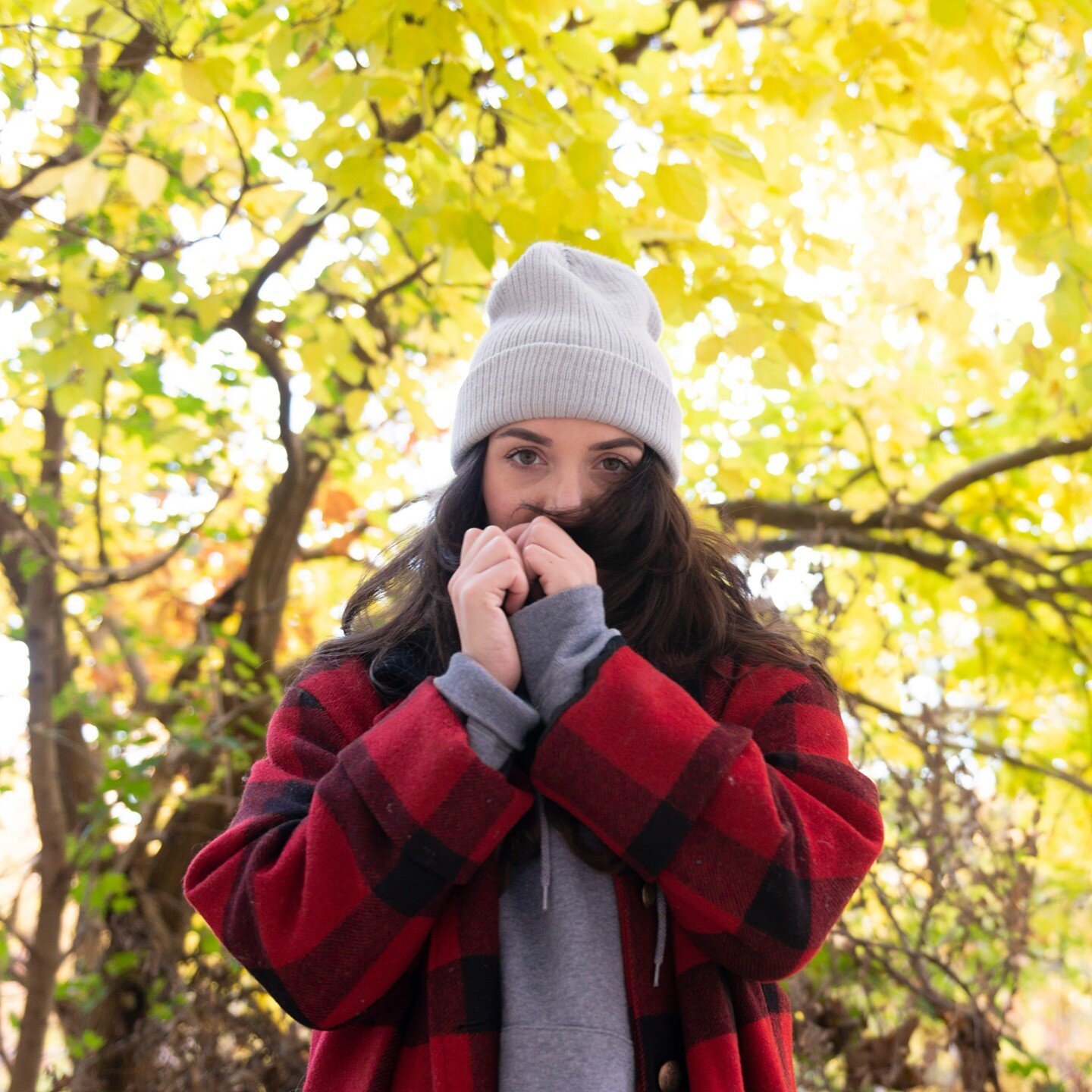 Hi, my name's Bre and I am surprisingly camera shy. ⁠
⁠
Once upon a time I was confident... what happened to me!?!? (COUGH LIFE GOT YA DOWNNNN. BACK ON THE UPS NOW MOFUCKAAAAA)⁠
⁠
This photo was taken back in the fall on a hike in Niagara.