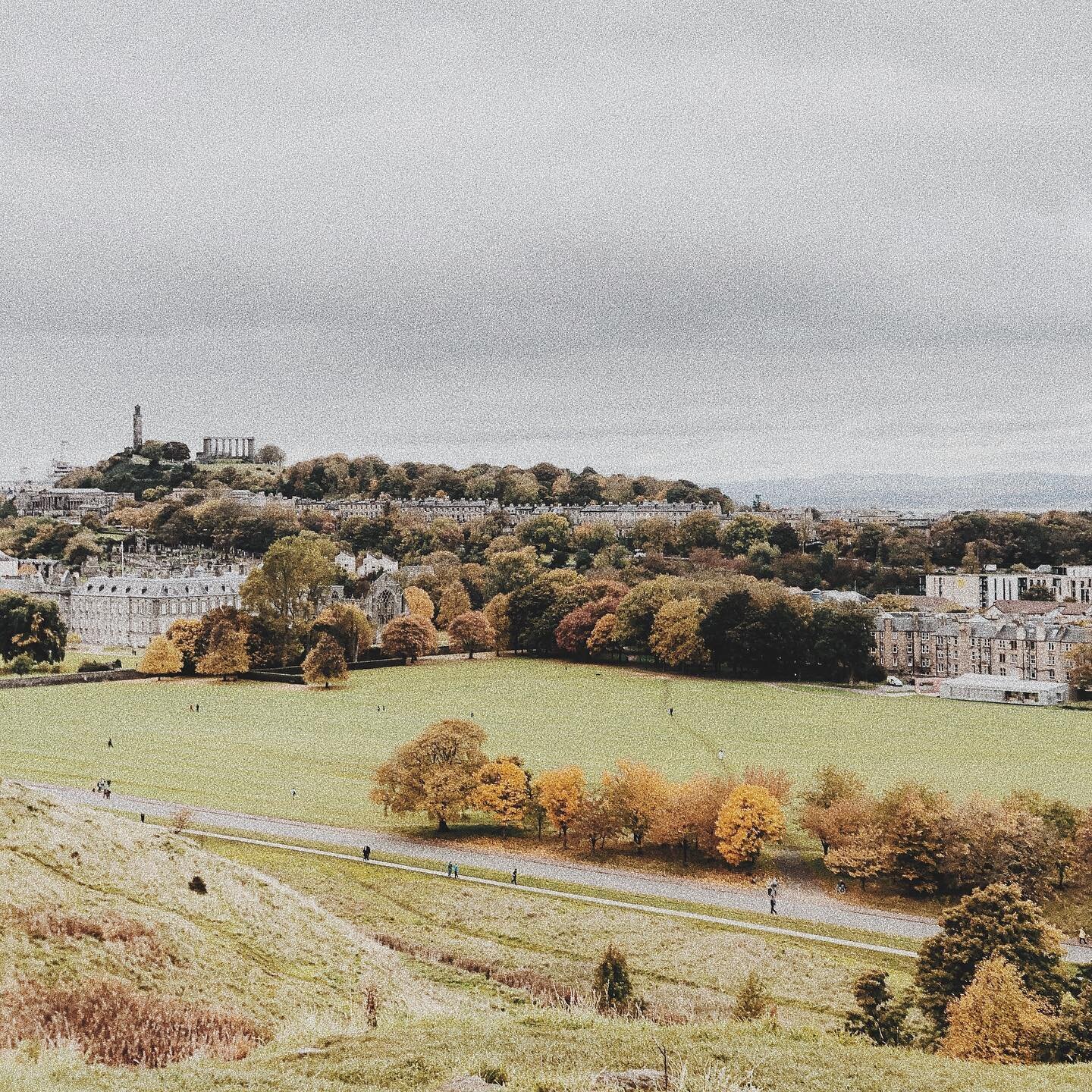 IN PERSON CHURCH! This Sunday at 11am! Sign up via link in bio, so excited to see you in real life! The service will also still be live-streamed for those of you who aren&rsquo;t in edi! Meanwhile enjoy this autumnal snap of holyrood and Calton Hill!