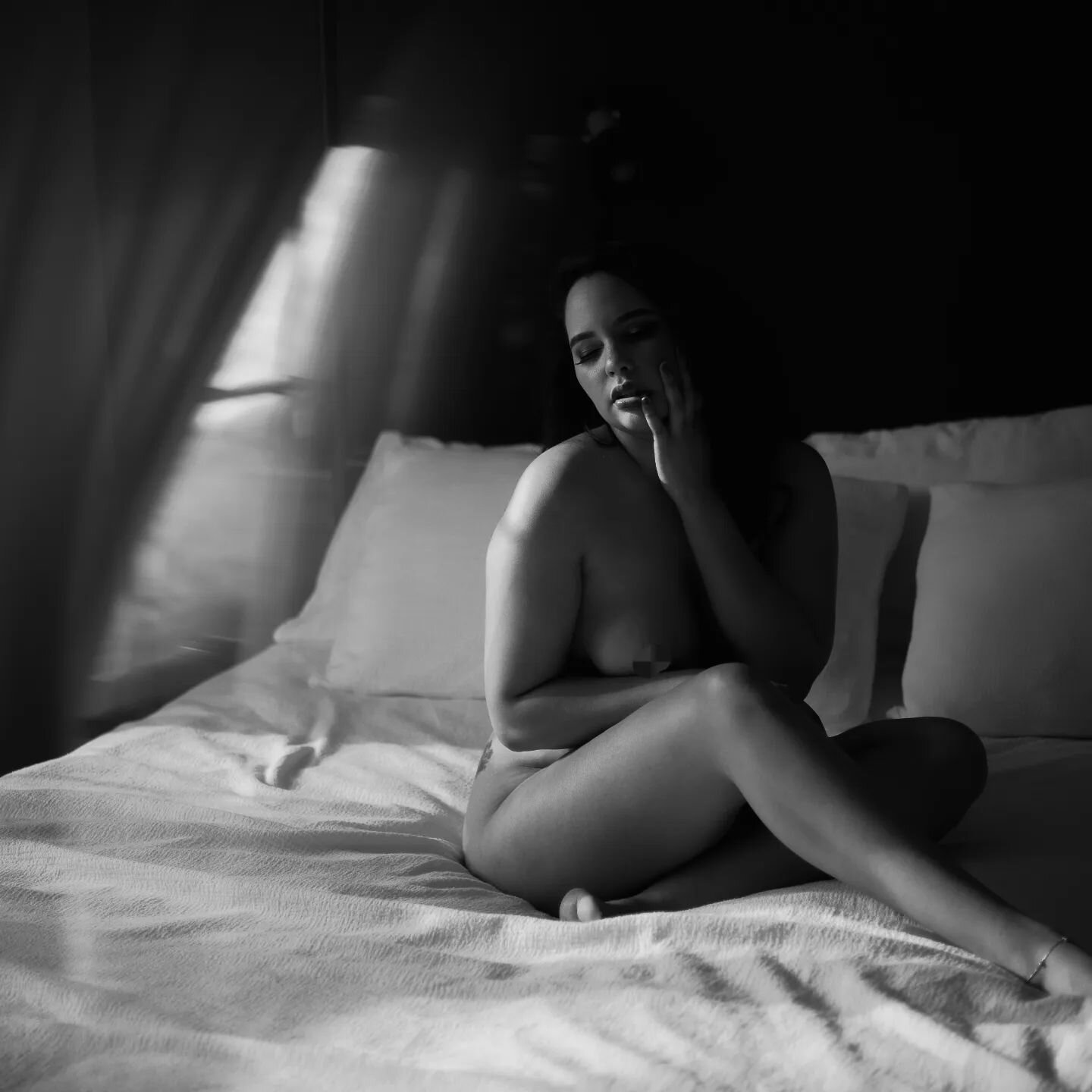 🤍

#njphotographer #intimacy #njboudoir #NY #bnwphotography #blackandwhite #her #wednesday #bridal #sensuality #selflove #strongwomen #womenempowerment #womensupportingwomen #photooftheday #queen #love #picoftheday #lingerie #art #divorce #anniversa