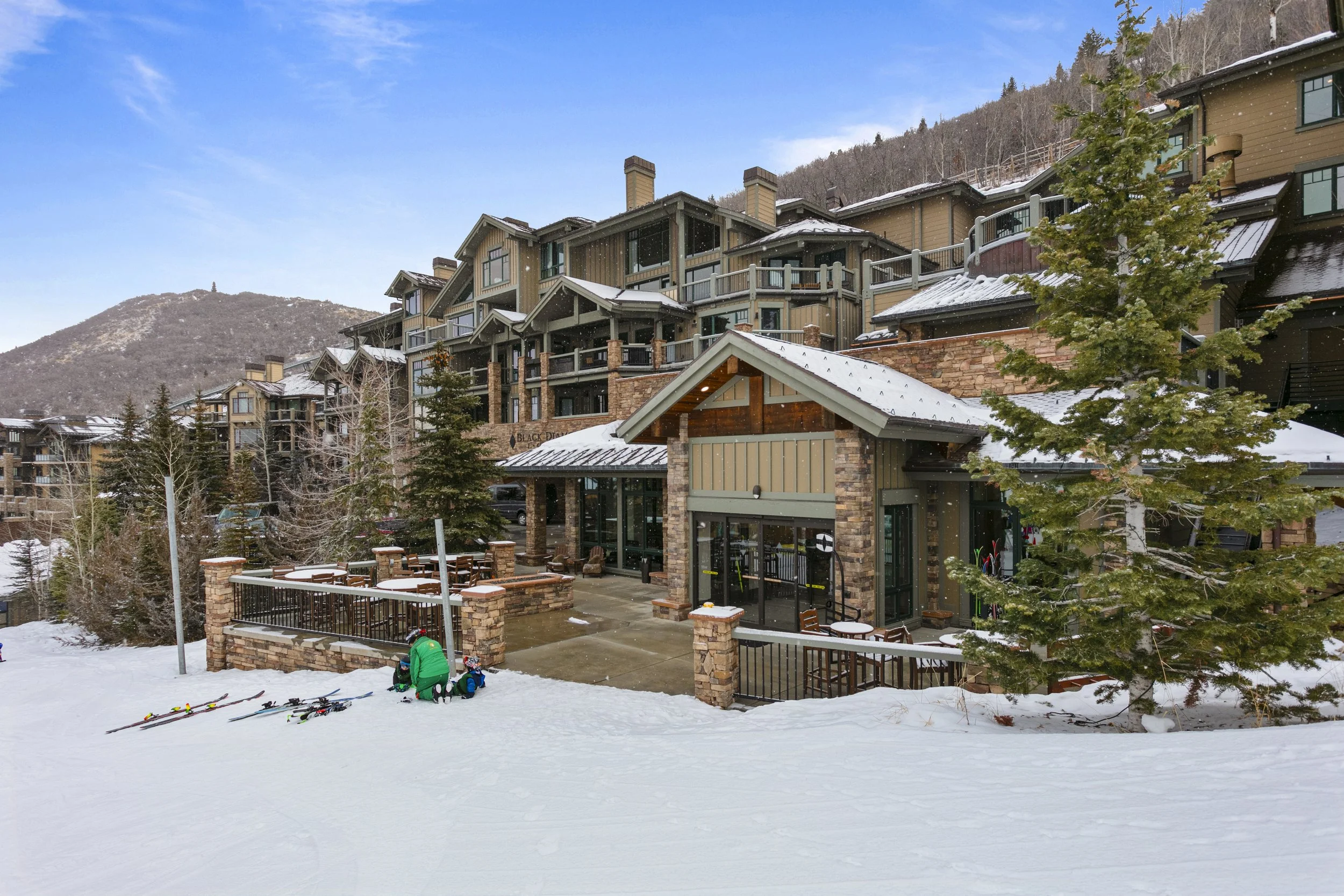 2024-01-05_DV_DD_Black Diamond exterior_001.jpg