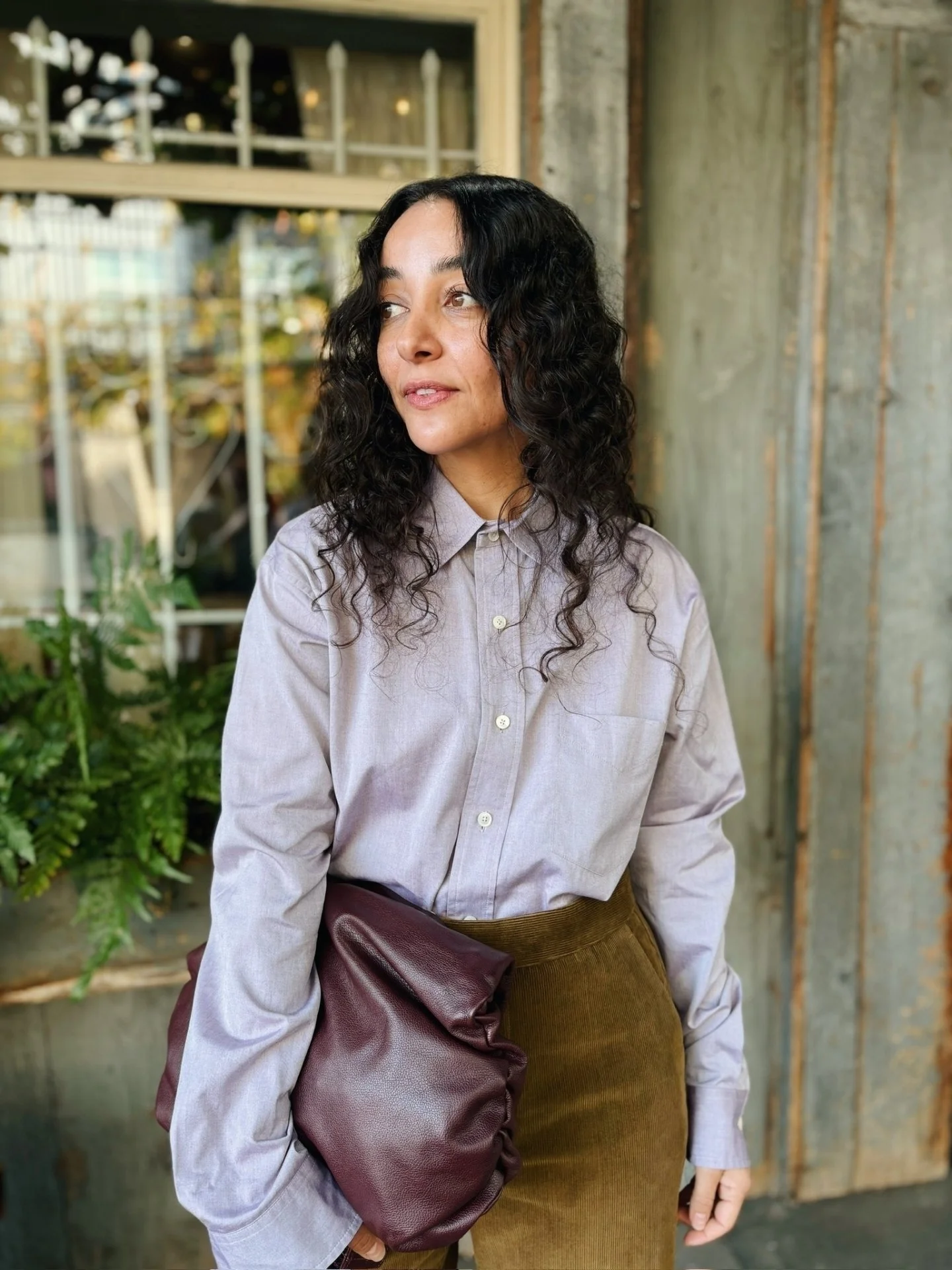 The Trim Shirt in Geode from @6397_news &amp; Scrunchable Stella Bag in Bordeaux by @are_studio 💜
