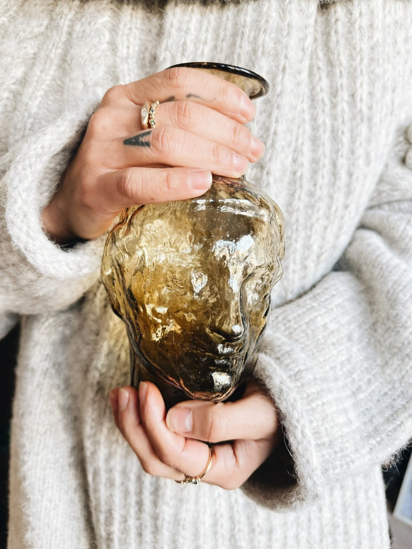 Hosting season is here! Grab a little something to say &ldquo;thank you&rdquo; 🫶

Some of our favorite host gifts: 
- hand blown face vase @lasoufflerie
- linen hand towel @caravanhome
- twist taper candles @greentreehomecandle
- Japanese incense 
-