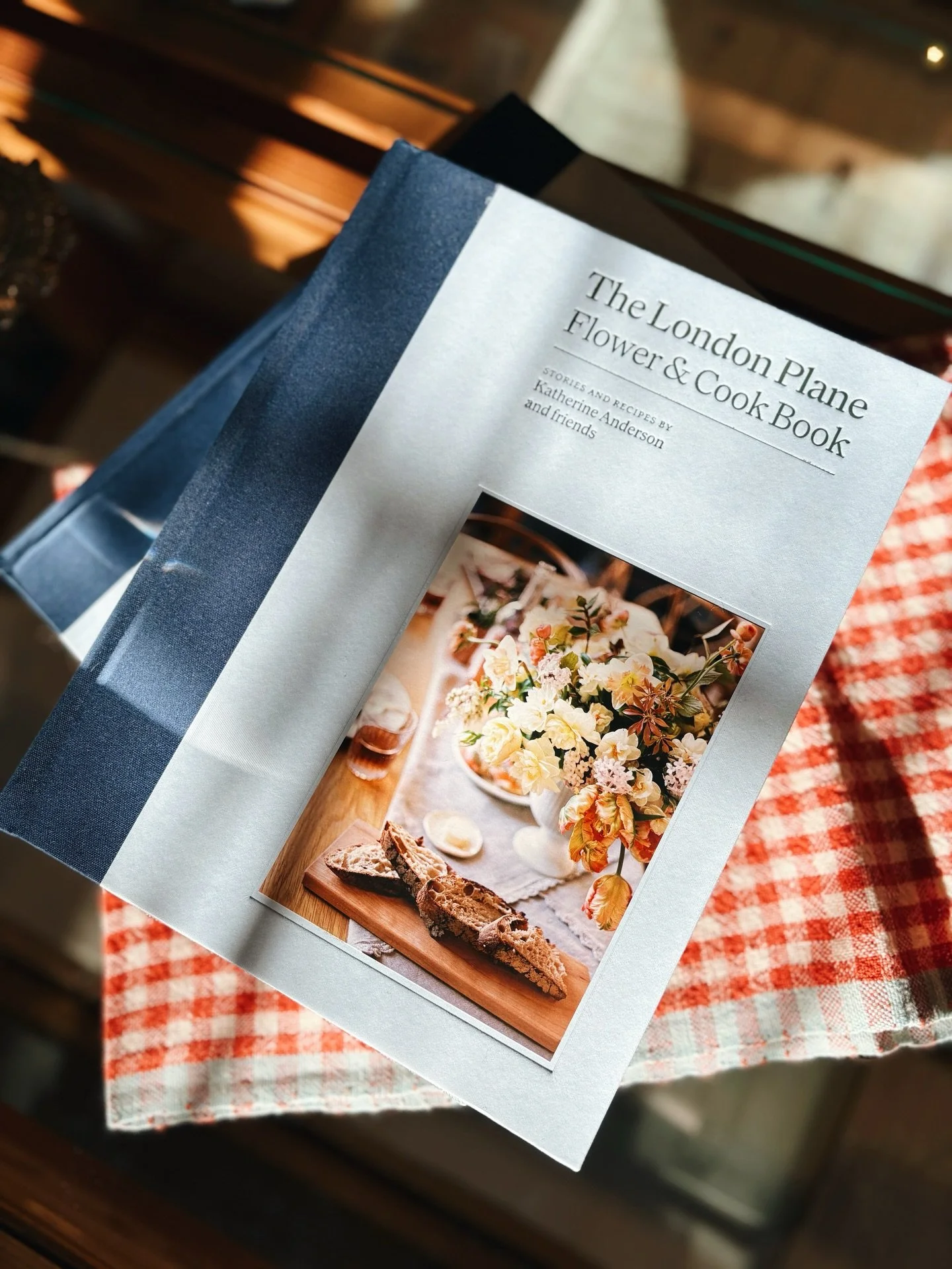 The London Plane comes to Les Amis this Thursday! 😊 join us from 3-6 for a book signing with @katherine.alberg.anderson who will be sharing her new book, The London Plane Flower &amp; Cookbook, treats to taste, and a few floral wreaths for purchase!