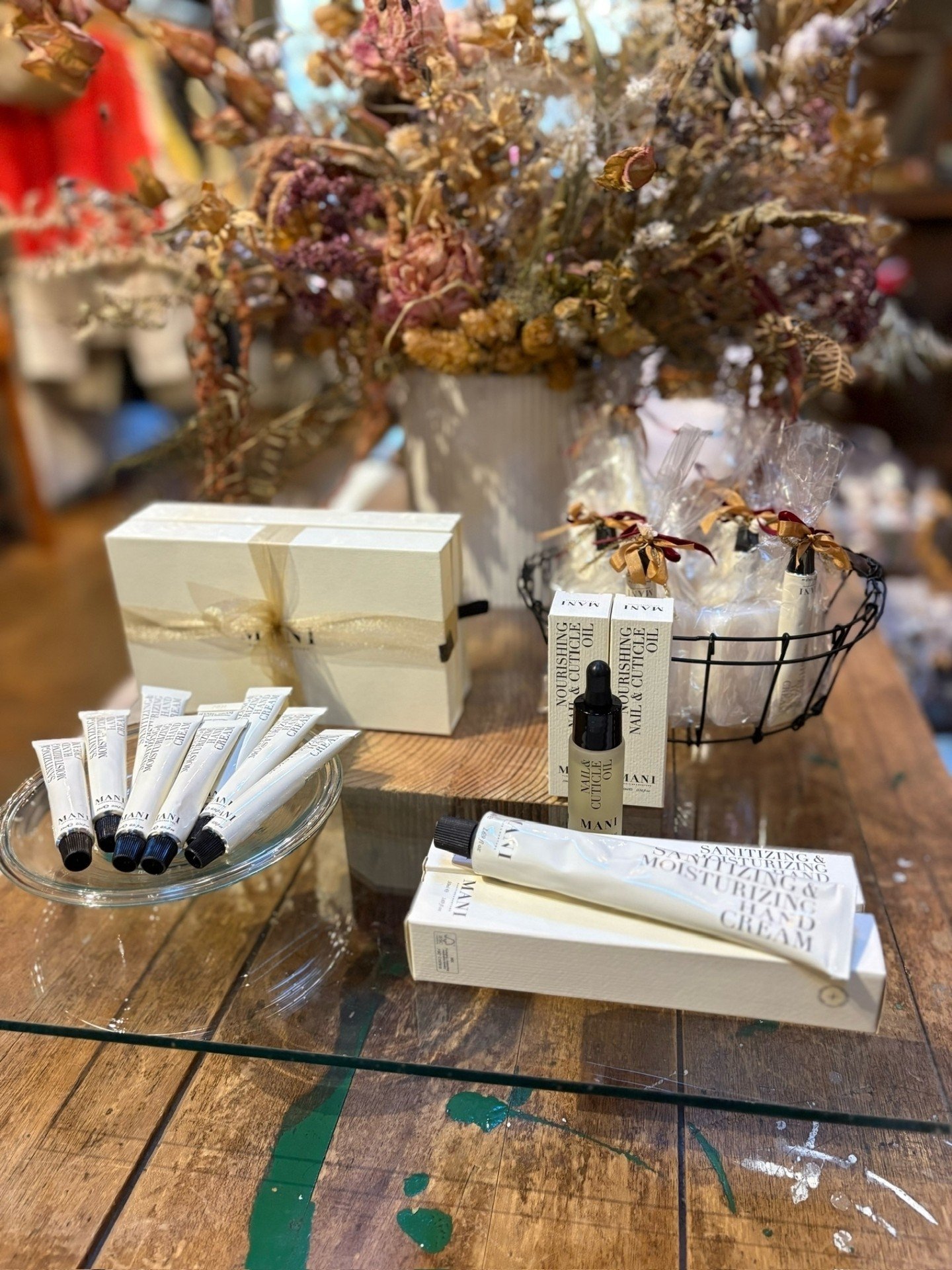 New to the shop, @manihandcare is a Dutch brand committed to nourishing our hands and the things they do for us every day 💛 we also love that they&rsquo;re vegan and cruelty free! 

Pstttt these make the perfect stocking stuffers or standalone gift!