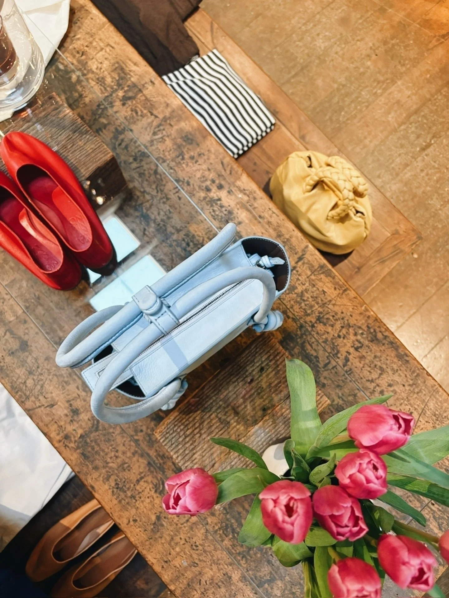 Red Martinianos + Hereu Bag + Tulips = 🥰 

See you today from 11-6!