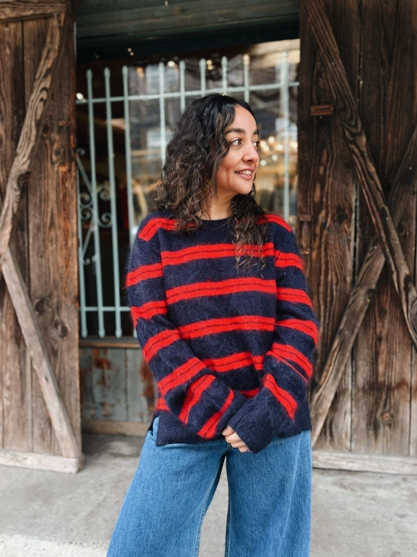 The Cashmere Brushed Striped Crewneck from @softgoatcashmere 🔵🔴