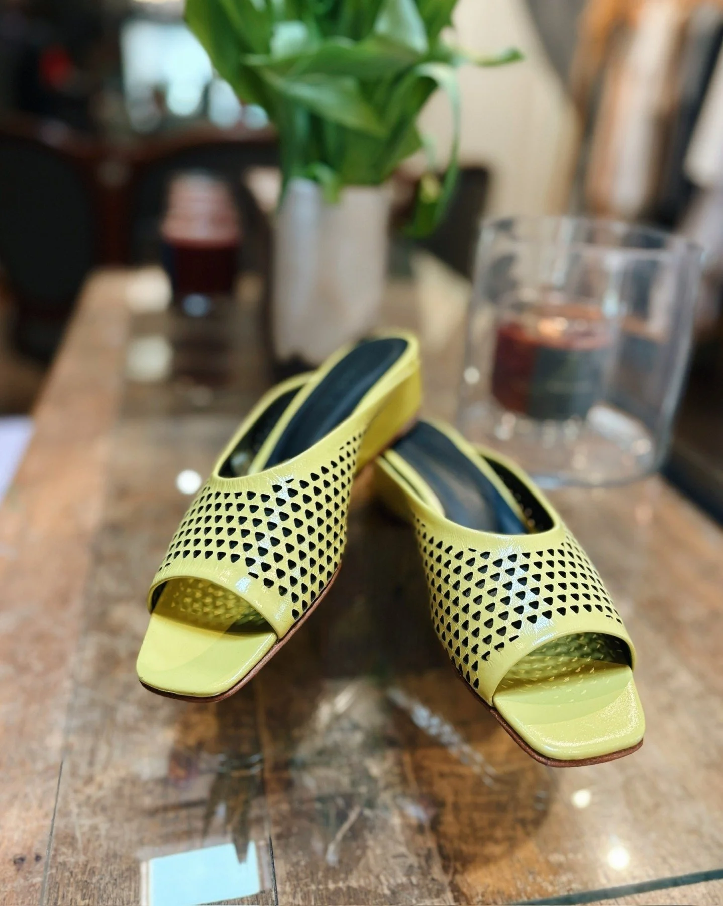 The Balant Wedge Mini Punch in Citron from @rachelcomey 🍋