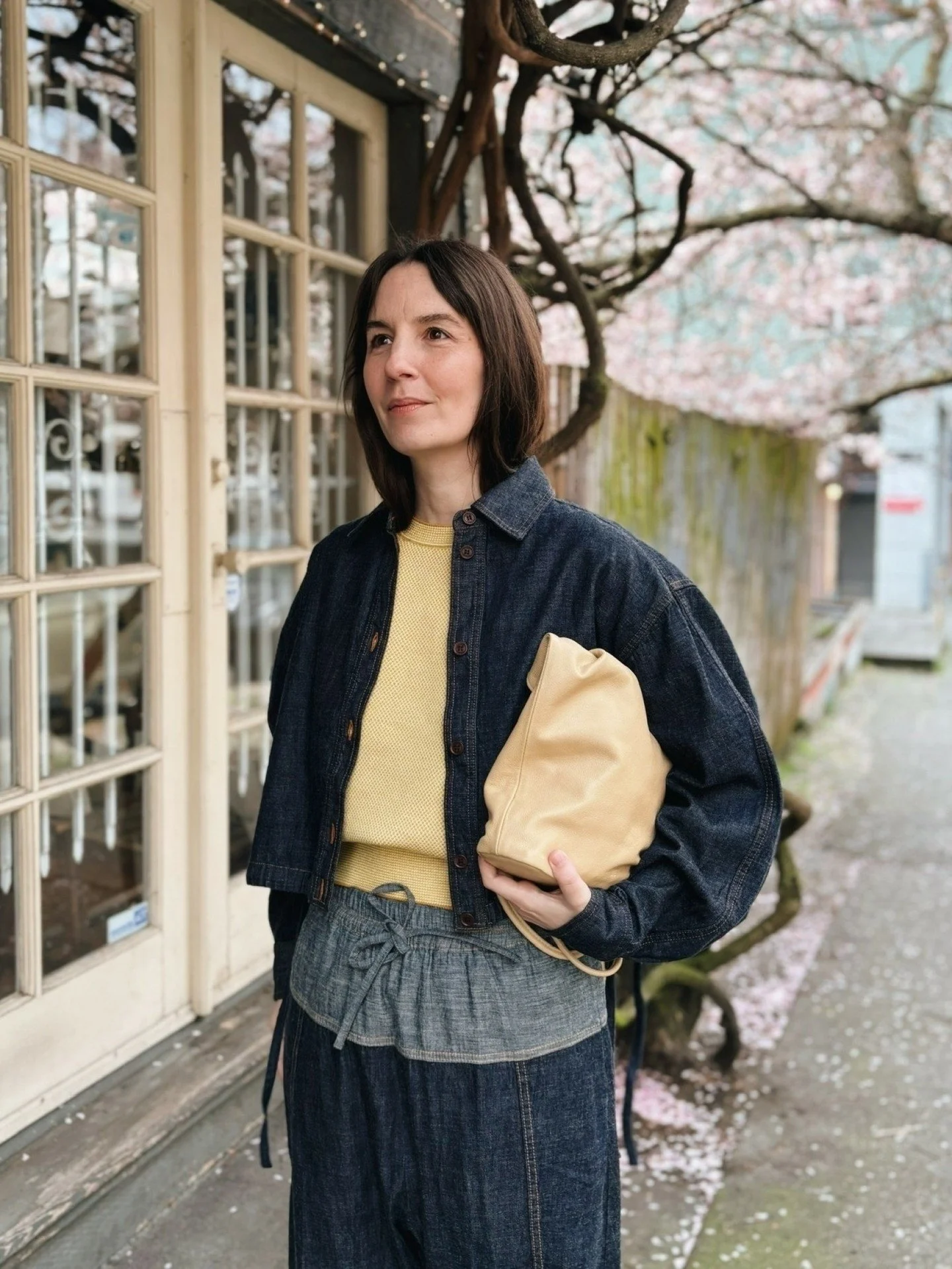 The Ennu Pant &amp; Base Top in Vista Raw Wash by @rachelcomey paired with the Frances Bag in Butter by @are_studio 💛

Swipe for the most fun shoe in the shop...