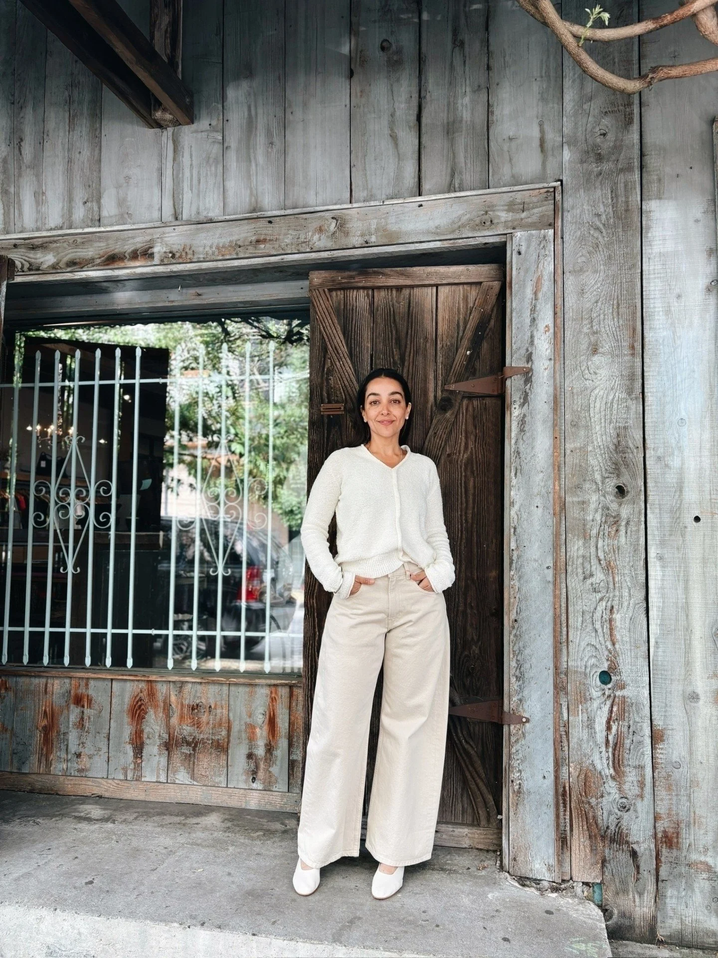 The Floppy Jean in Chalk from @b_sides_jeans and Boucle V-Neck from @laurenmanoogian 🤍