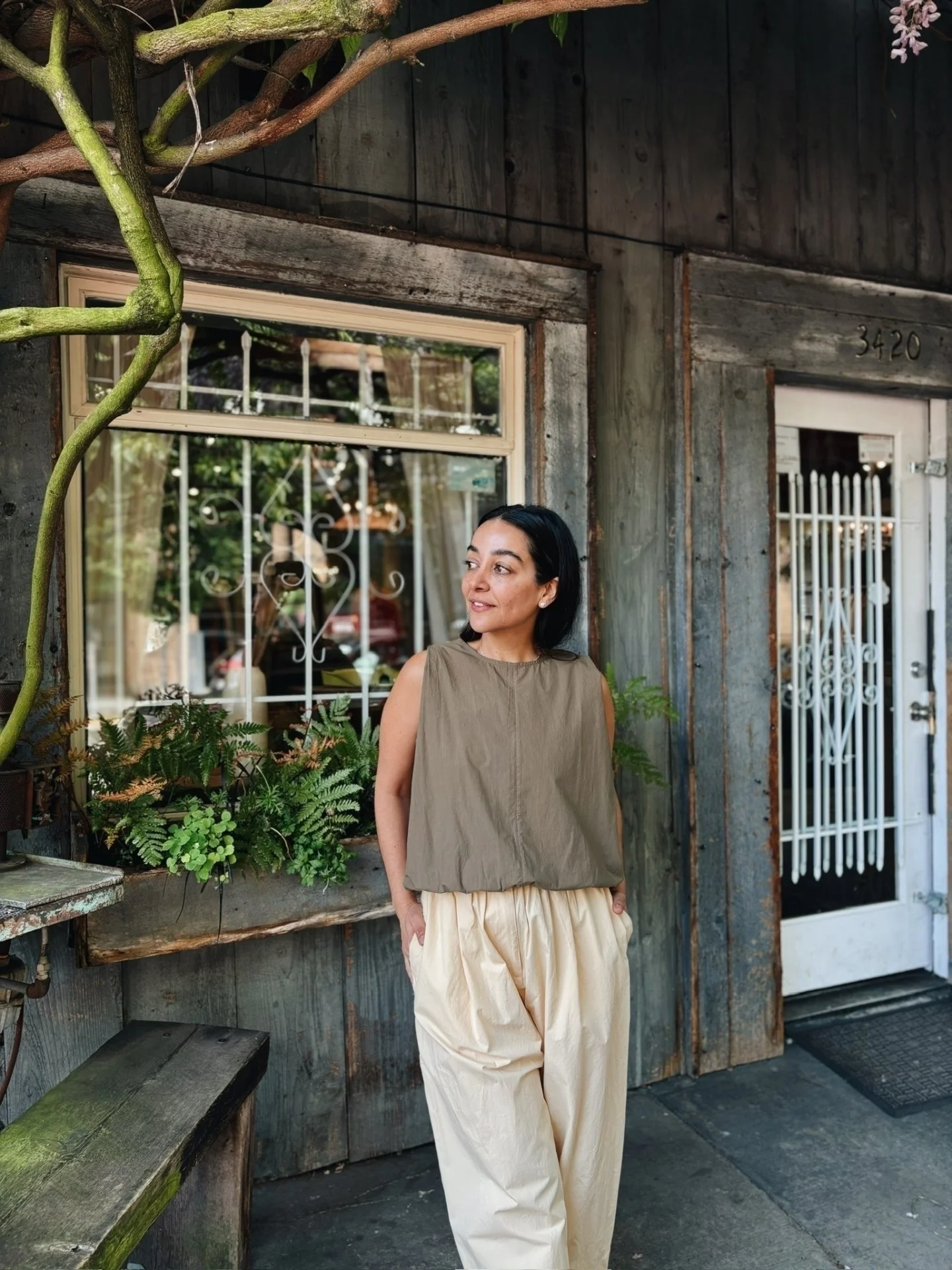 Loving this color combo for Seattle summer 🤩 The Lambent top in Olive and Amber Pleat Front Pant in Ecru @kloke

Open today 11-6 (AND we have A/C)