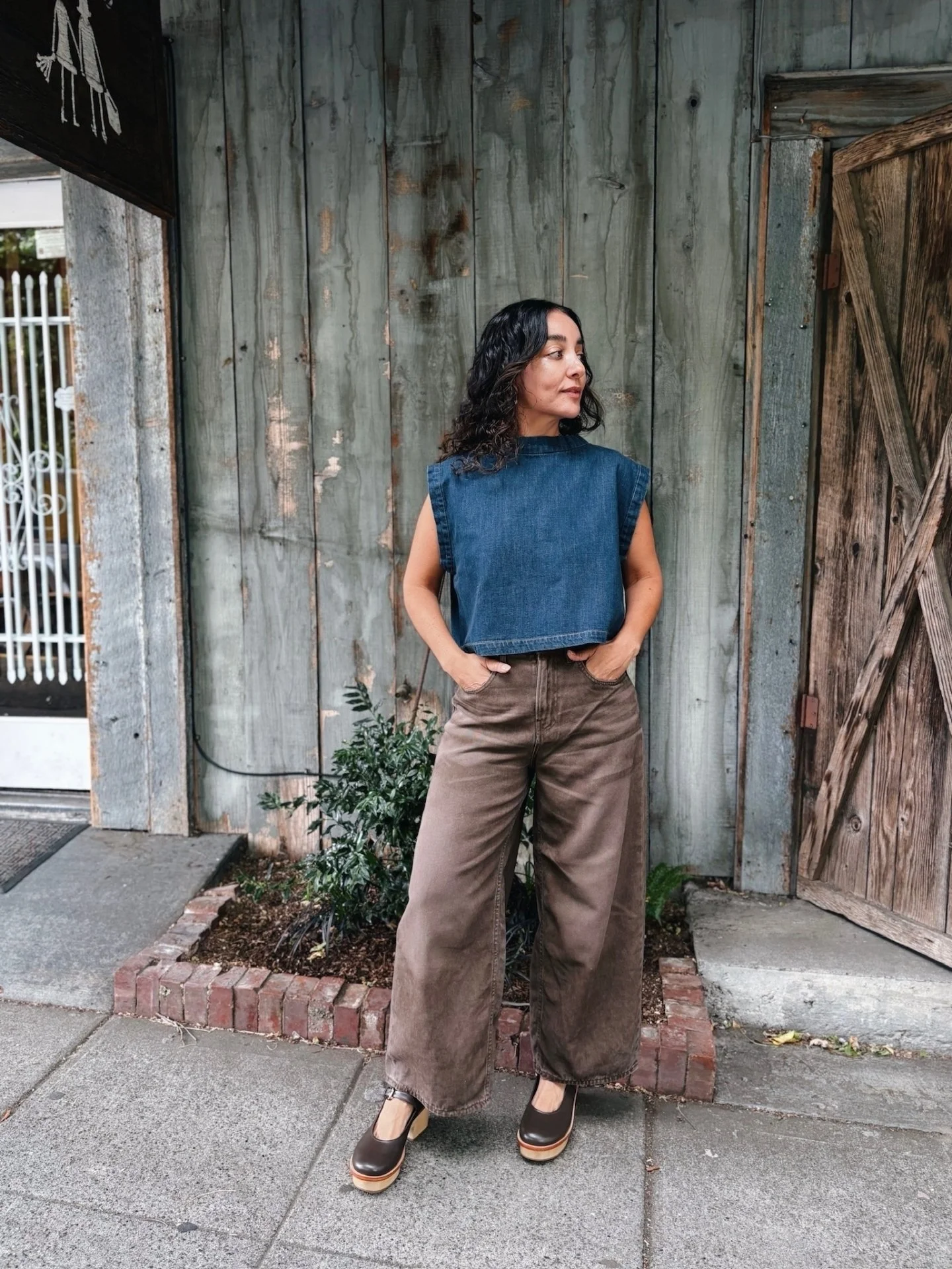 Good morning, happy Friday! 👋 Restock of the Bacchus Top in denim from @rachelcomey &amp; everyone&rsquo;s favorite Floppy Jean from @6397_news in Earth Clay 🤎