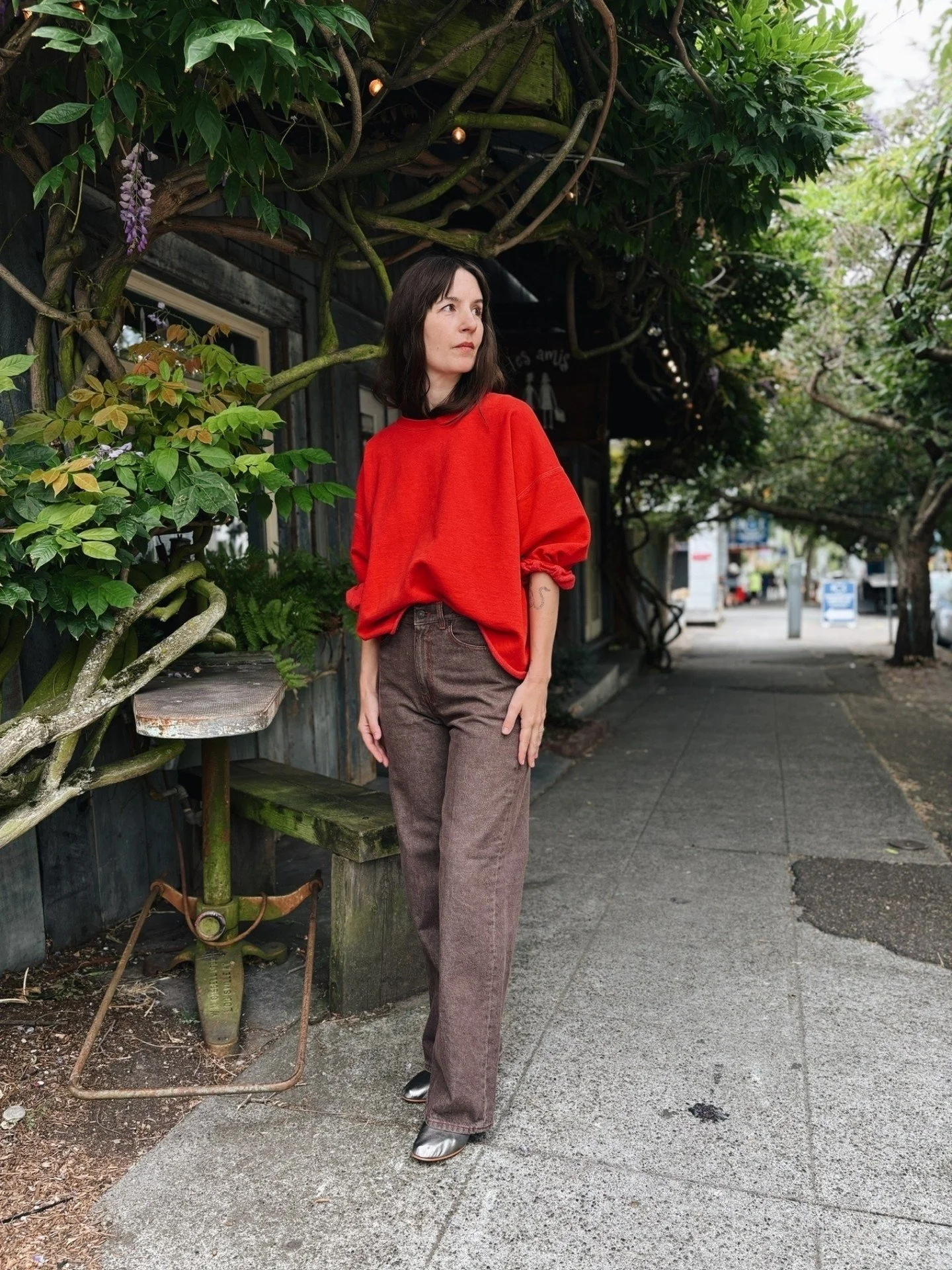 New colors of some of our favorites 🤗 The Fond in Cherry melange from @rachelcomey and Wide Jean in Sanded Soil from @6397_news -> swipe for the details (red stitching!)