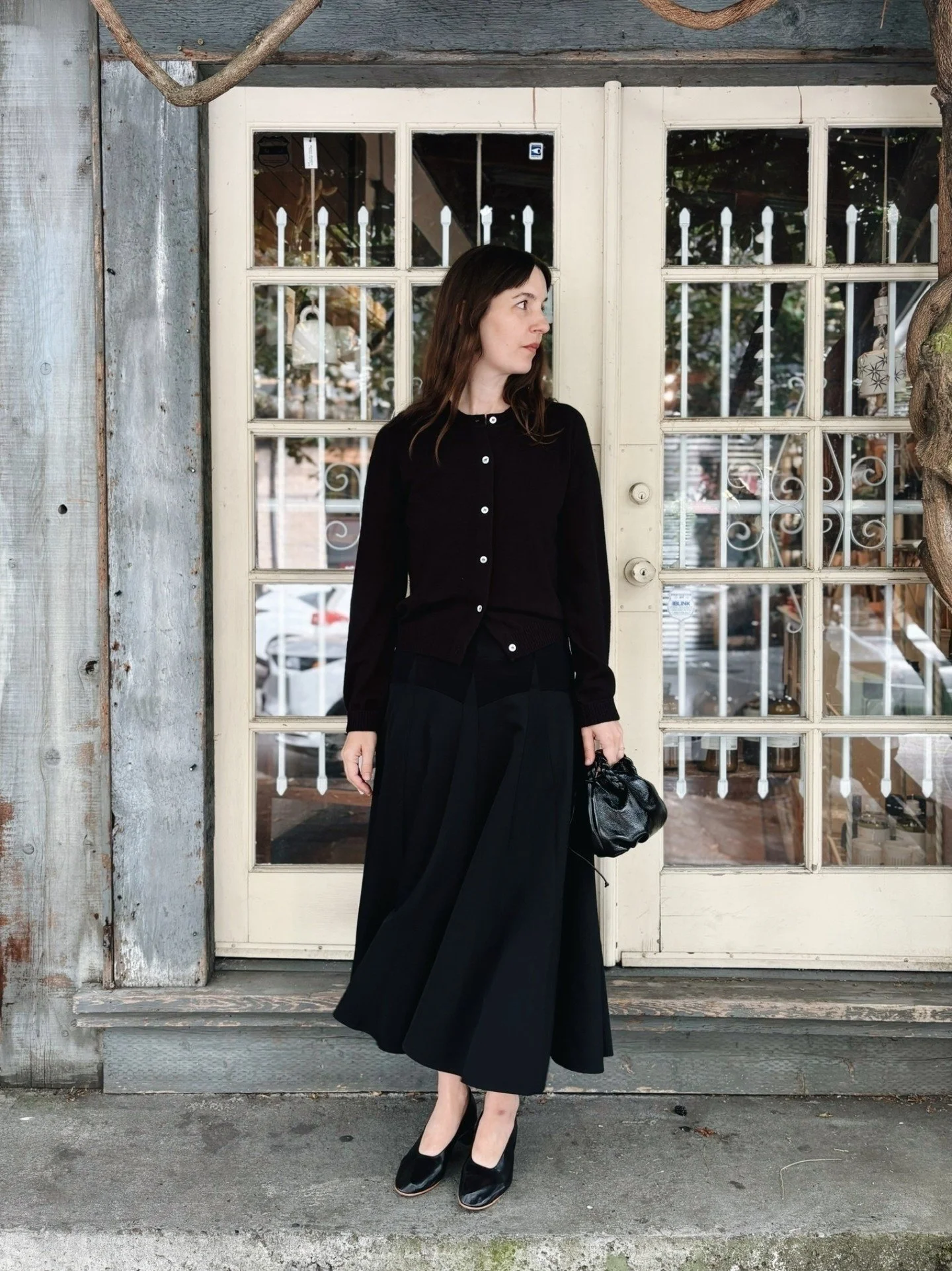 The Crew Cardigan from @6397_news 🖤 Glove heel by @martinianoshoes + mini bombon by @hereu_ 🖤