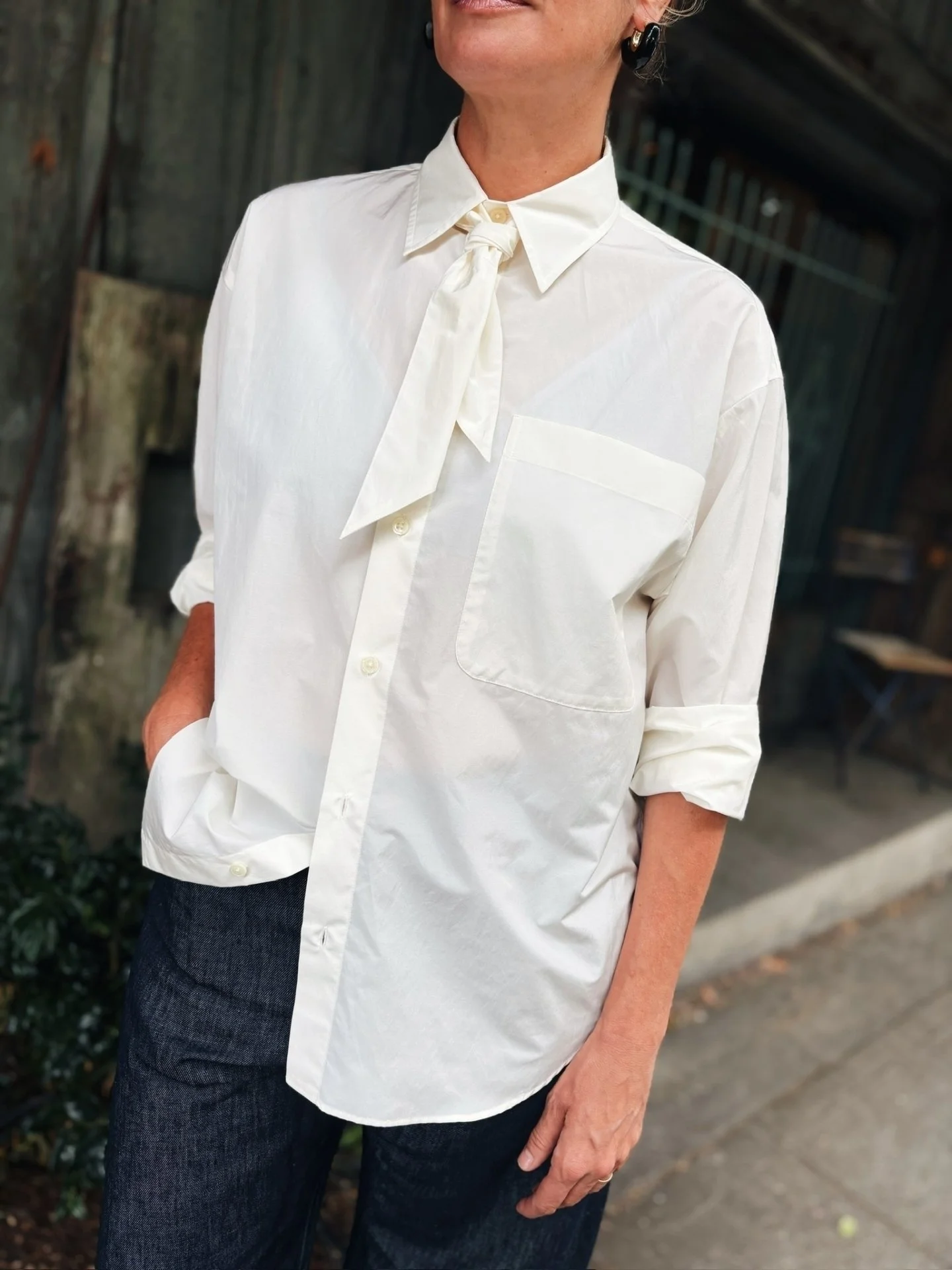 The Elen Button Down Top from @nicholsonandnicholson 👏 we love how Katya styled the necktie with a traditional tie knot!