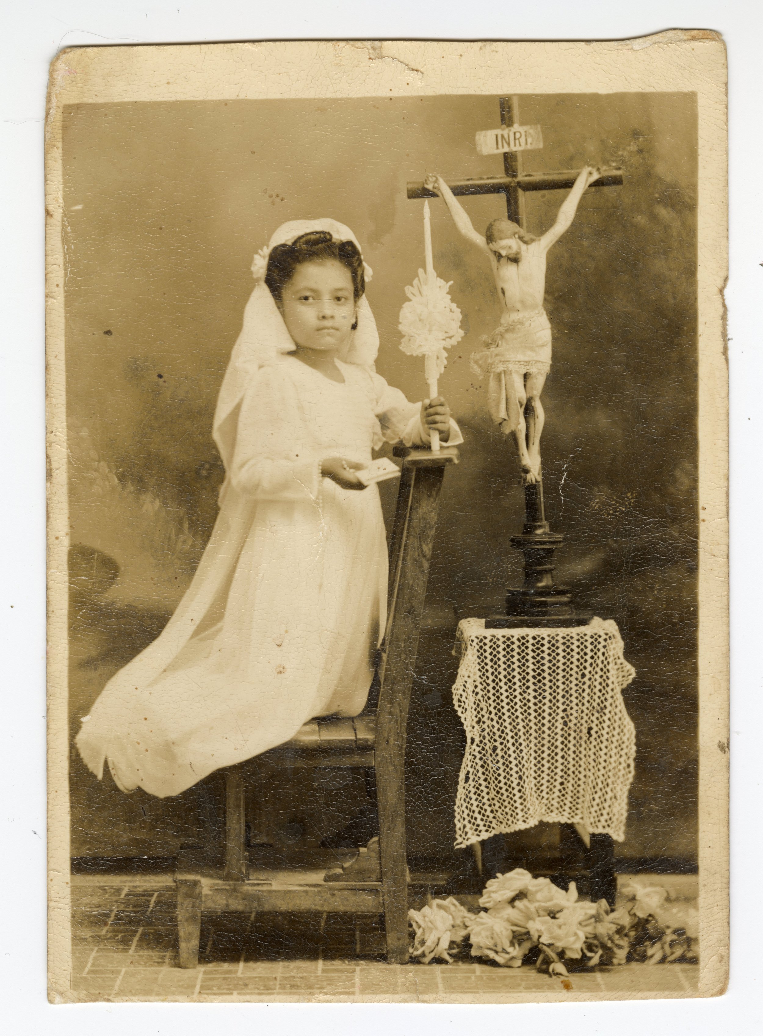 Lupe primera comunion.jpg