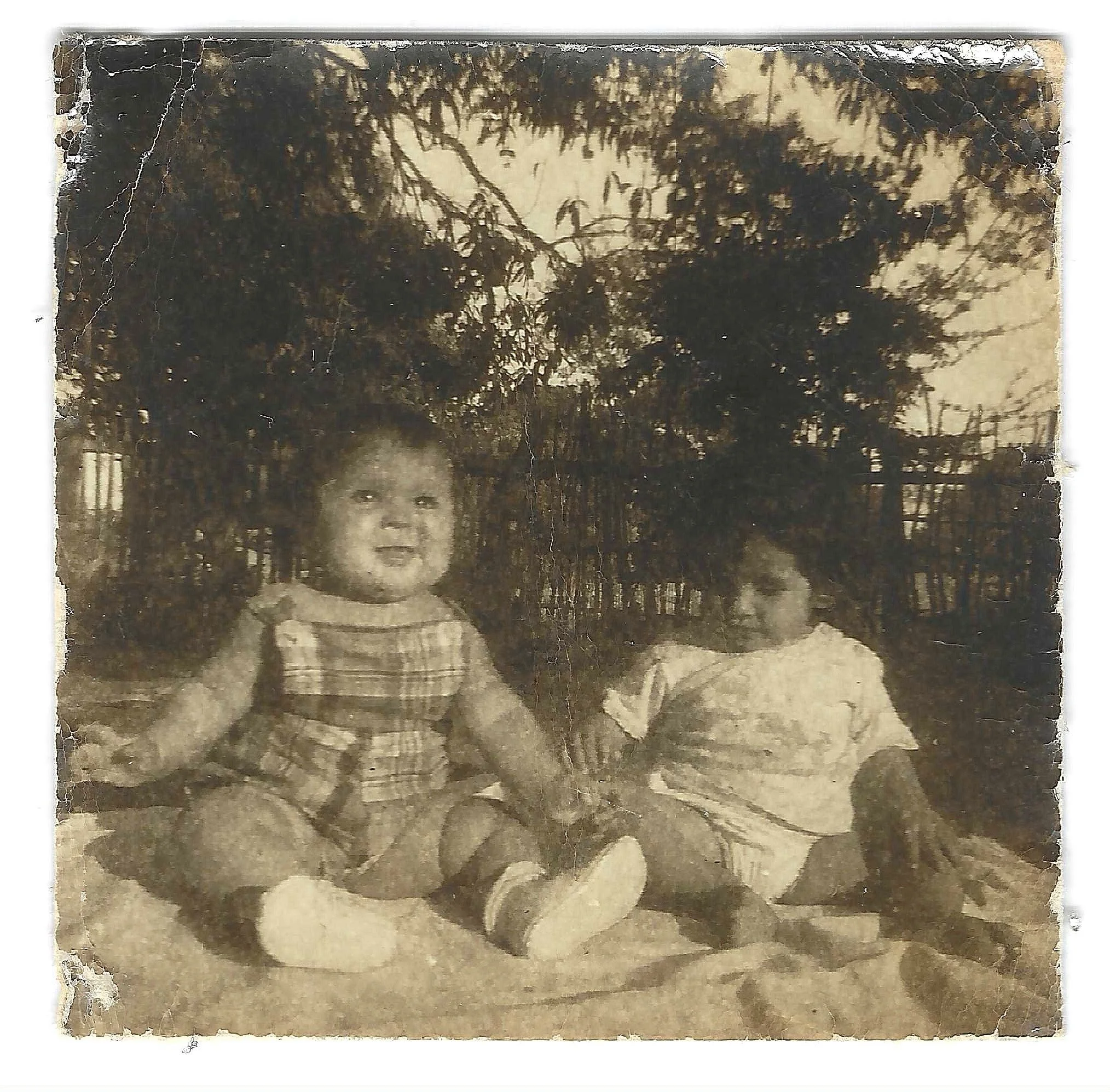 Cuca as child with unknown child.jpg