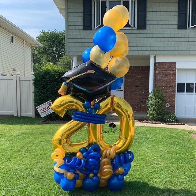 The #2020 Grad Celebrations continue! .
.
#balloons #classof2020 #classof2020strong #graduation #graduation2020 #graduationballoons #balloonstylist #balloonbouquet #balloonlawndecor #lawndecoration #balloonideas #graduationideas #longislandstrong #ne