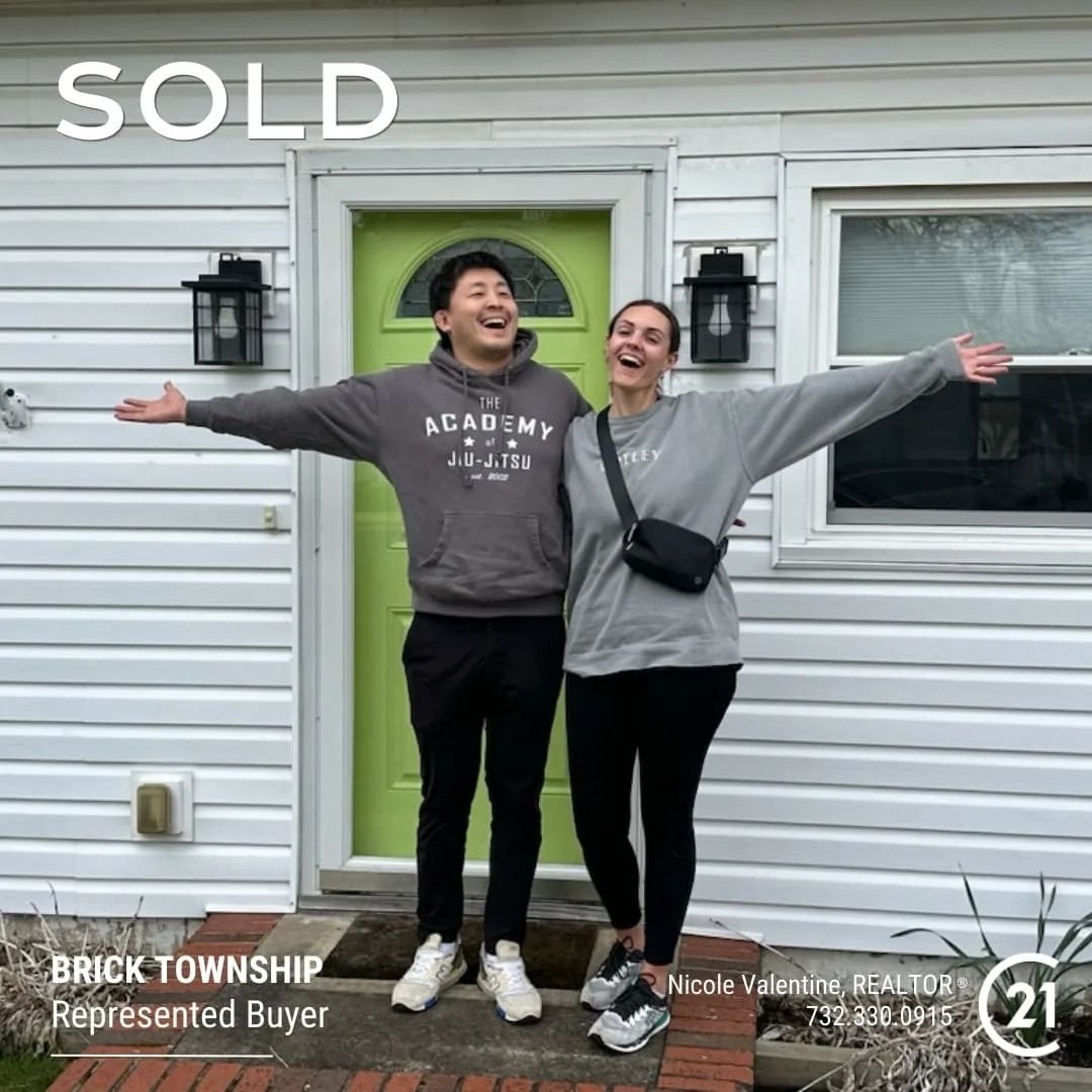 🤔 Can you get an offer accepted on your very first try? Sure can!

Fresh out of their First Time Buyer Consultation, we booked our first evening of showings. This one checked all of the boxes, so they decided to dive right in and throw their hat int