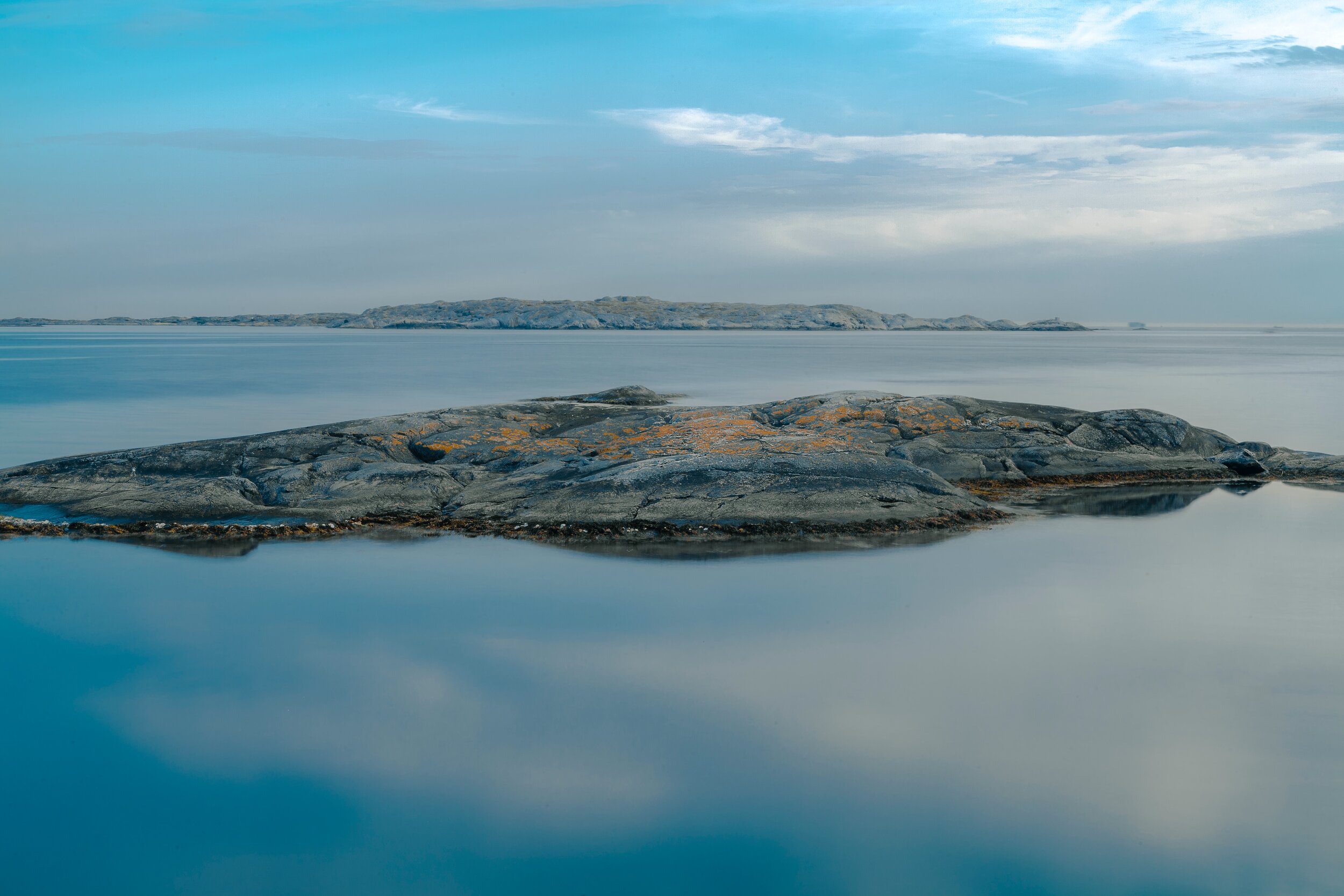 LaVidaSurf-Sailiing3-archipelago.jpg