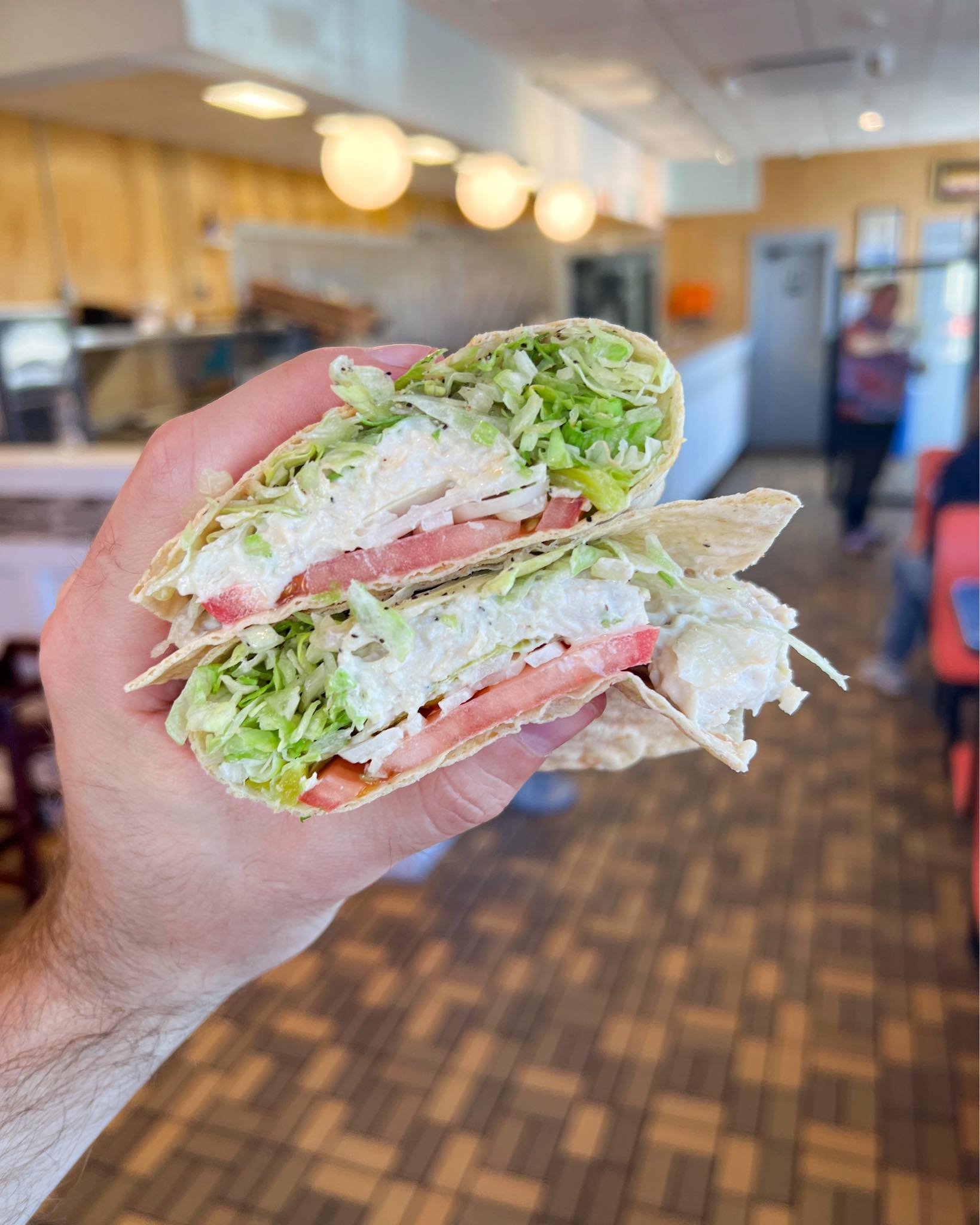 Dont forget any sub roll can be swapped out for a low carb flatbread! Perfect for a light lunch on the go! 😎🤤

#lowcarb #subshop #riccottis #bristol #rhodeisland #lunchnearme #sandwich