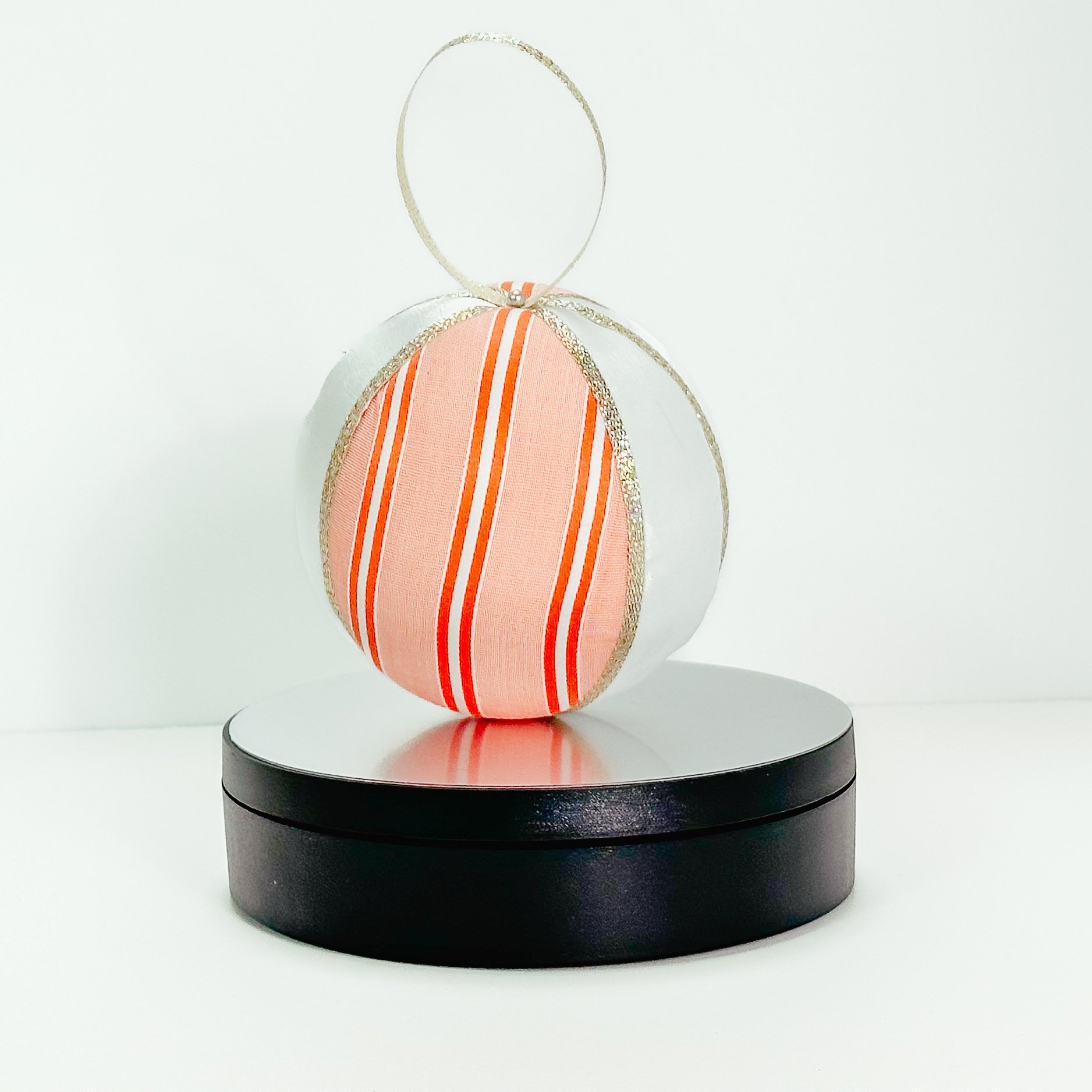 JACOB_C_SCOTT_ORNAMENTS_6_2.jpg