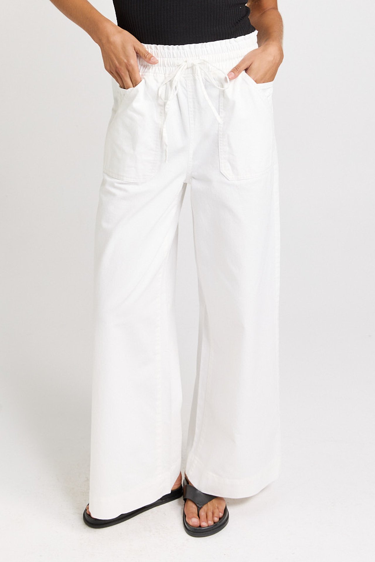 Betty-Basics-Saffra-Relax-Jeans-BB8461-White_CottonWool (2).jpg
