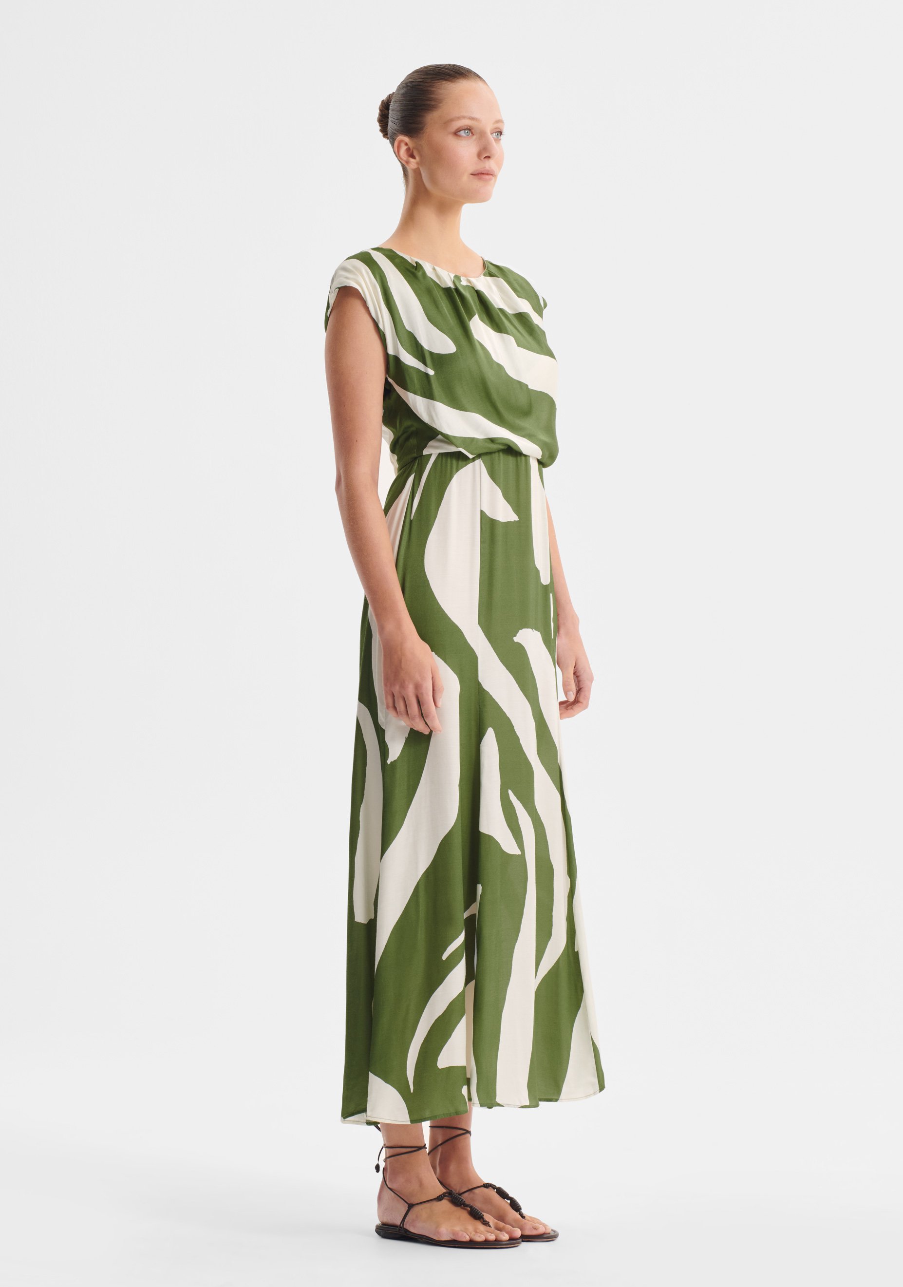 Morrison-AW26-Zinnia-Dress-Print_CottonWool (3).jpg