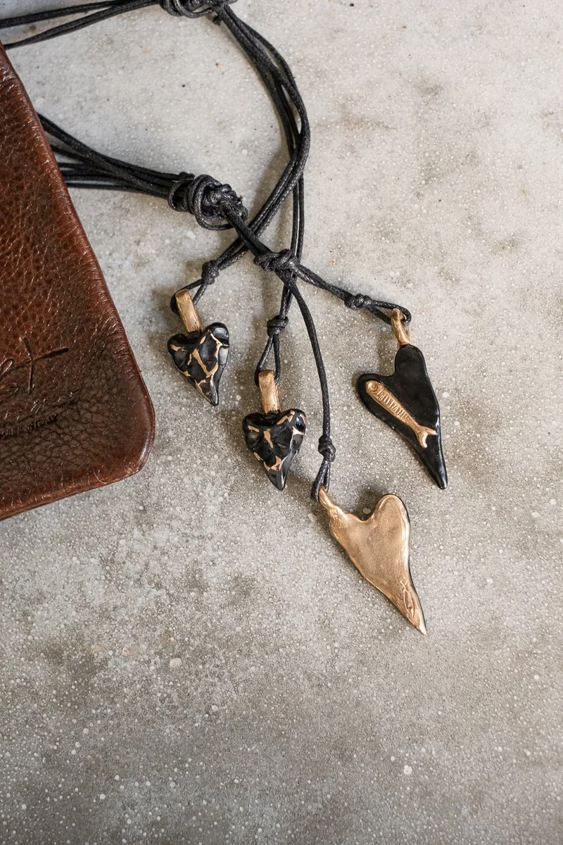 Pesci-Che-Volano-Guardino-Pendant-Black-CottonWool (1).jpg