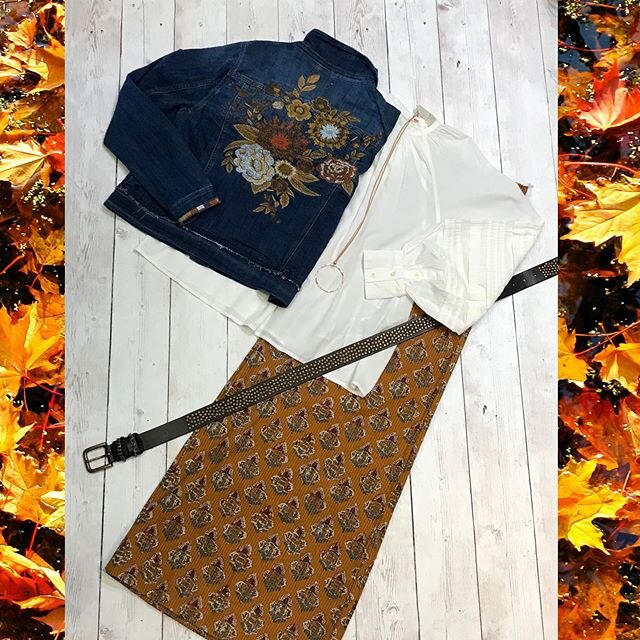 Winter fashion will always be my favourite fashion🍁🍁🍁
.
.
.
.
#mahashe #creamclothing #autumnvibes🍁 #winter #wintercolour #layering #denimjacket #denim #monavale  #shoplocal #supportlocal #flatlay # flatlaystyle #fashion