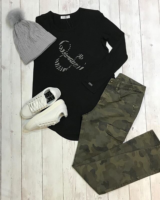 It&rsquo;s time to layer and what could be more fun than adding the Megan long sleeve tee with fun graphic to your wardrobe. Hurry, these are selling fast. Featured here with our Cream sea green skinny cargo, Toorallie merino cable beanie and Betty B