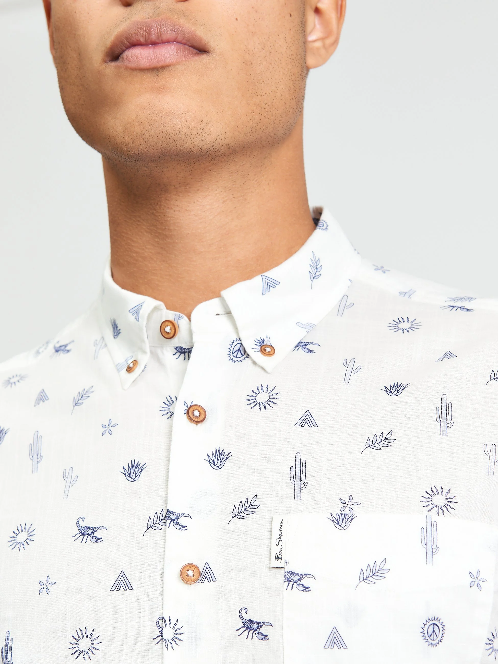 Ben-Sherman-Festival-Print-Shirt-White-1013427_002_CottonWool (4).jpg