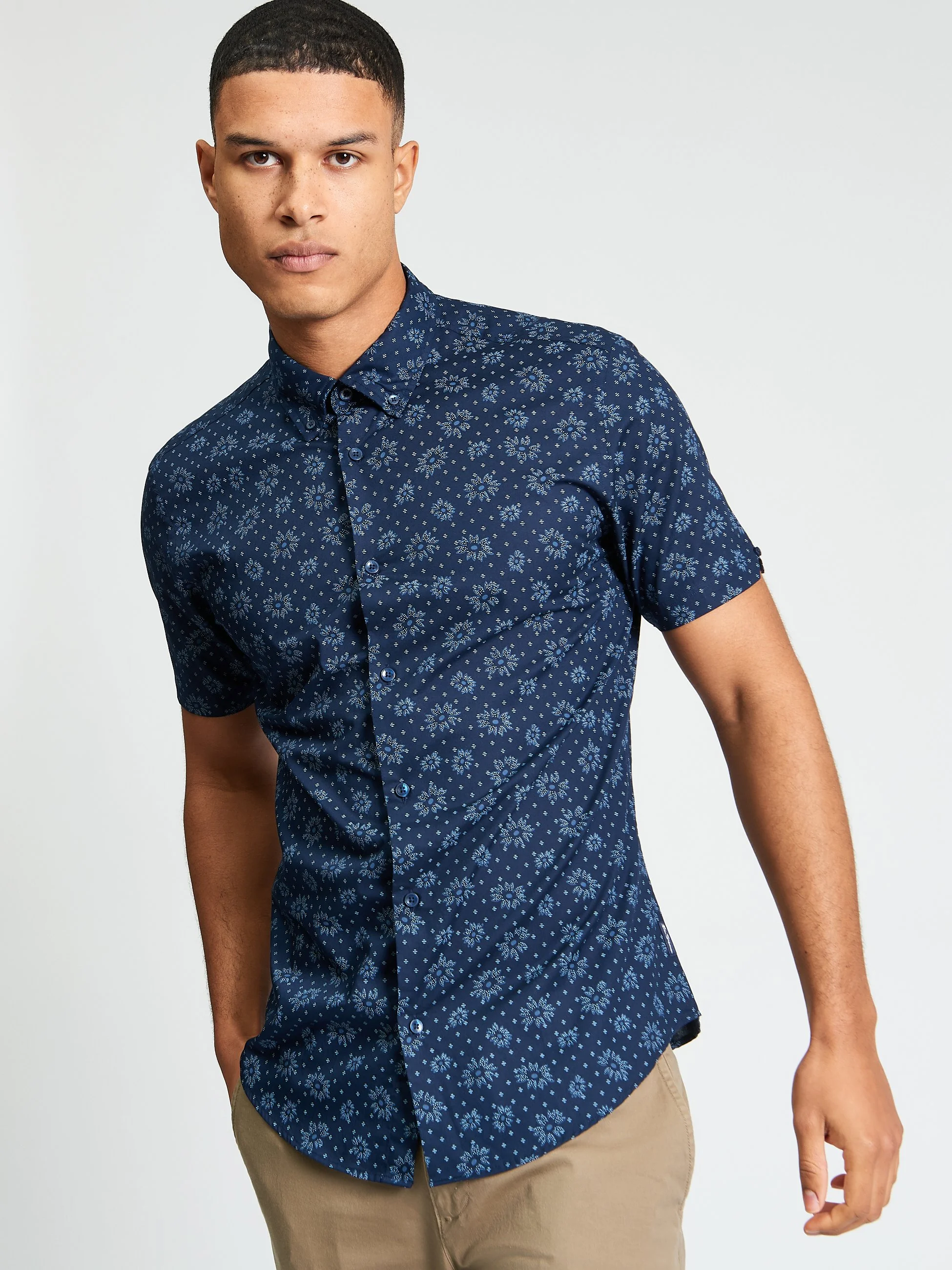 Ben-Sherman-Floral-Geo-Print-Shirt-1013405_025_CottonWool (3).jpg