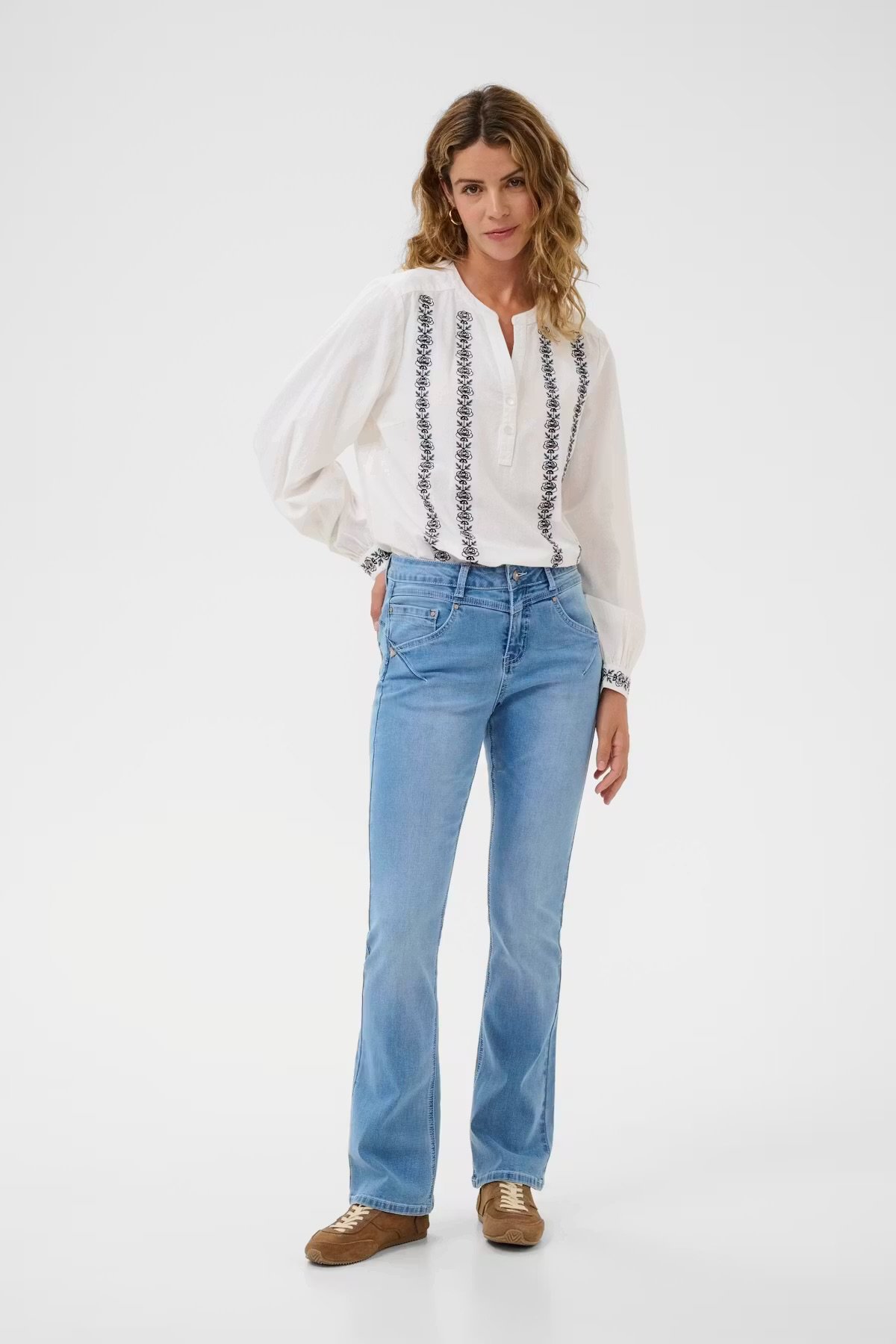 Cream-Clothing-Amalie-Bootcut-Jeans-Cleveland-Light-Blue-CottonWool (7).jpg