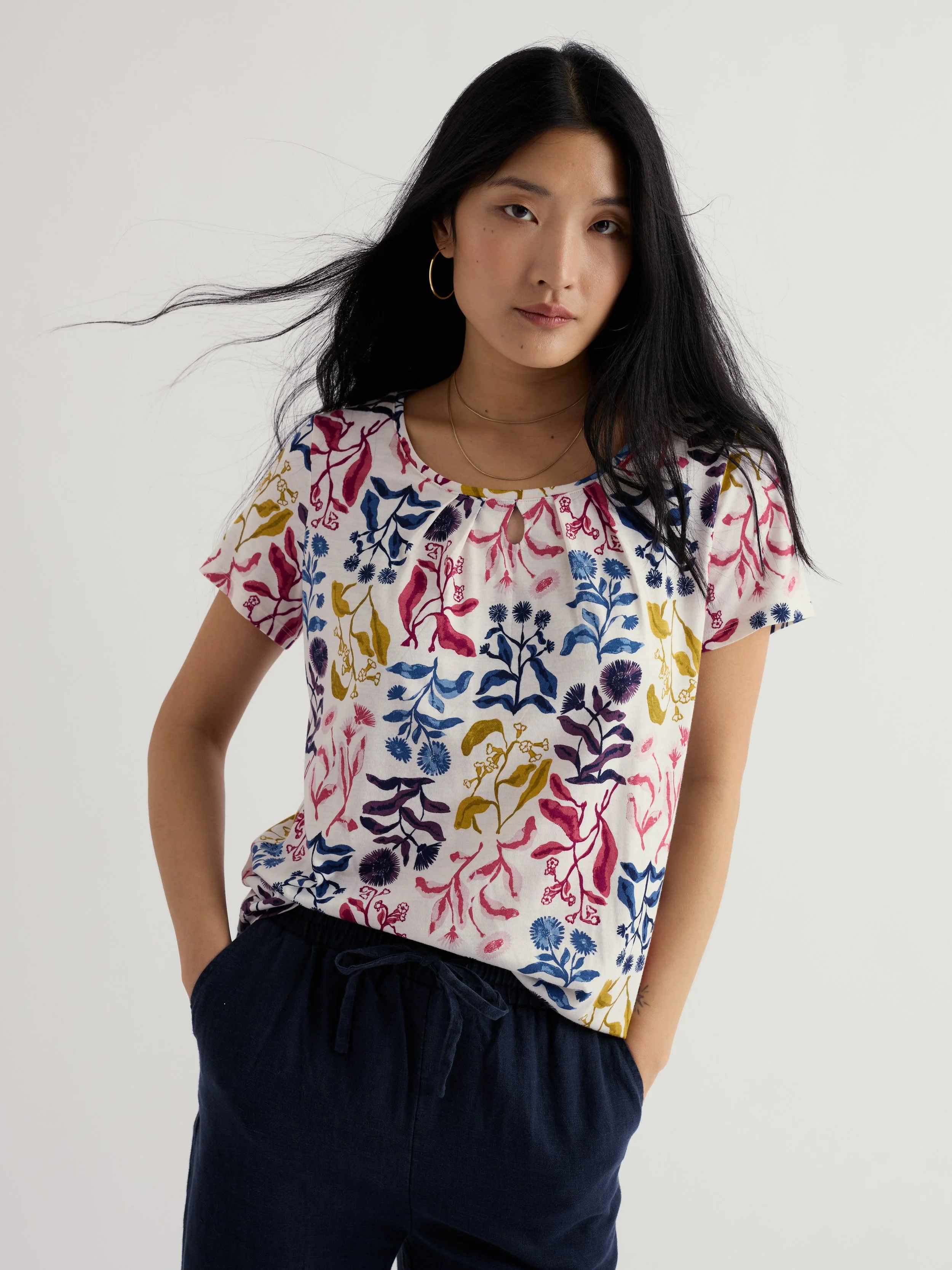 Seasalt-Appletree T-Shirt - Inky Botanical Chalk - CottonWool (4).jpg