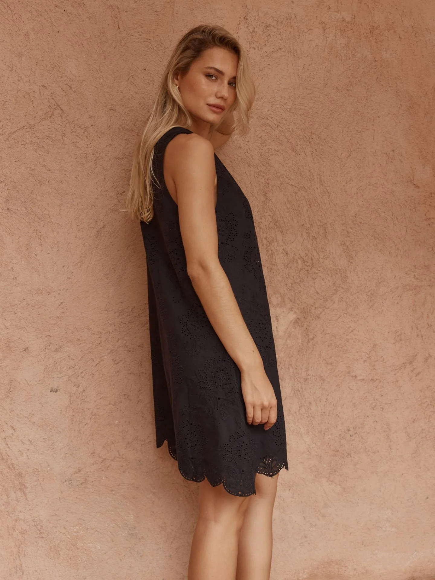 SASS-Mavis-Broderie-Shift-SS20859-BLACK_CottonWool (4).jpg