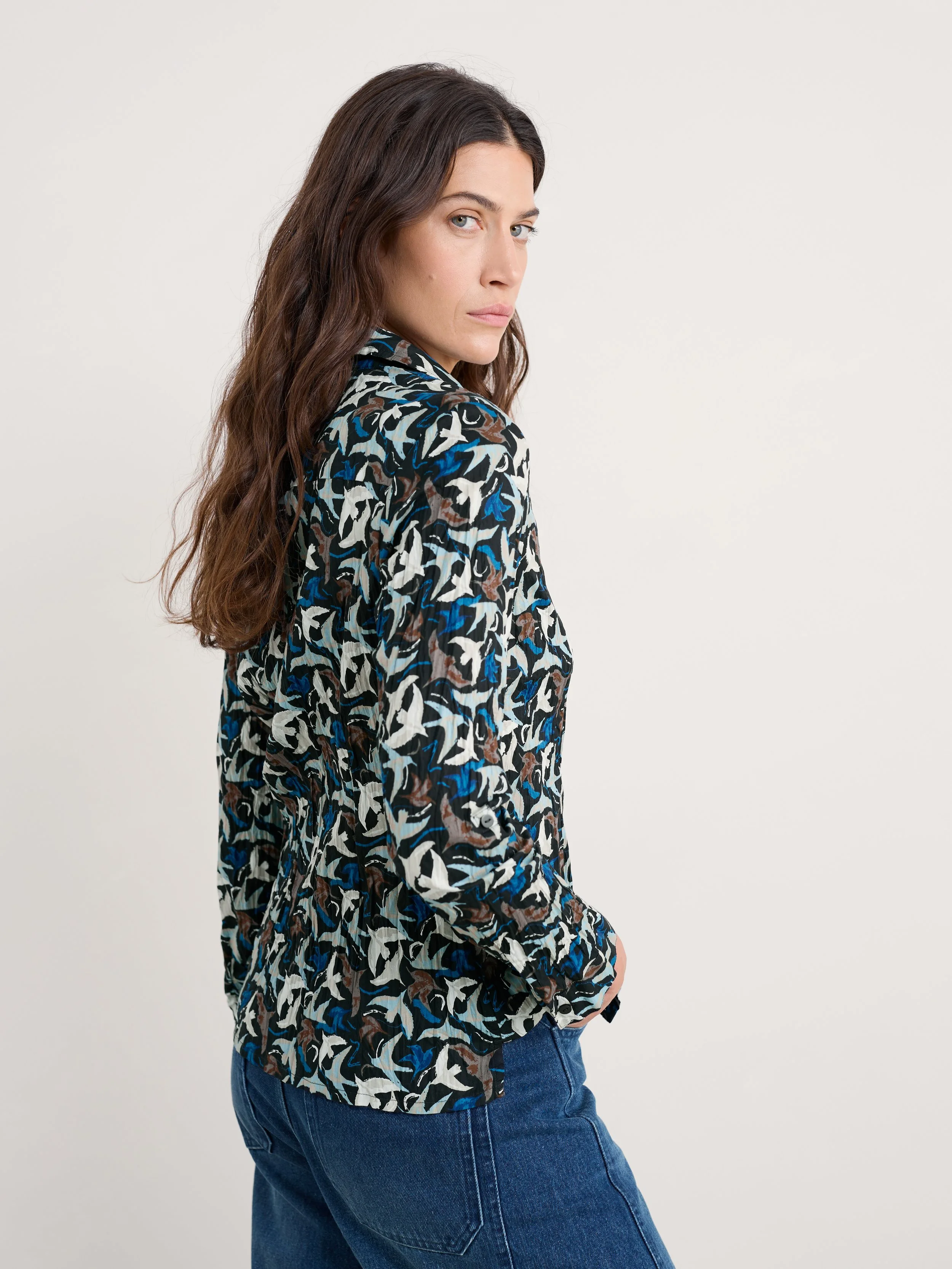 Seasalt-Larissa Shirt - Swooping Birds Onyx - CottonWool (4).jpg