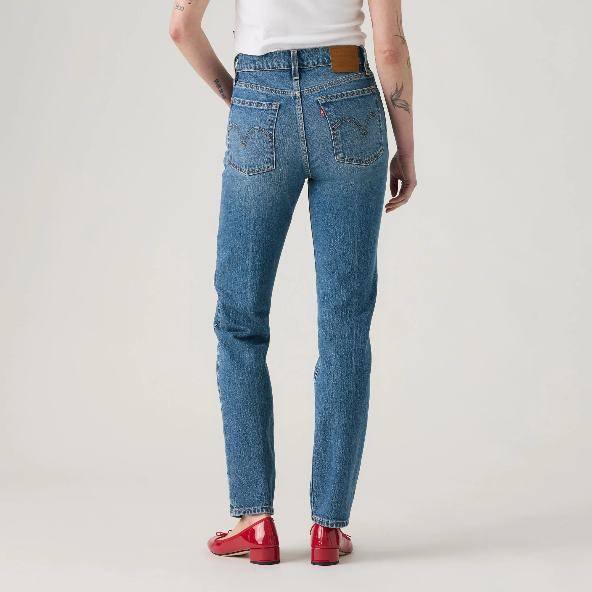 Levi's-Wedgie-Slim-Jeans-CottonWool (5).jpg