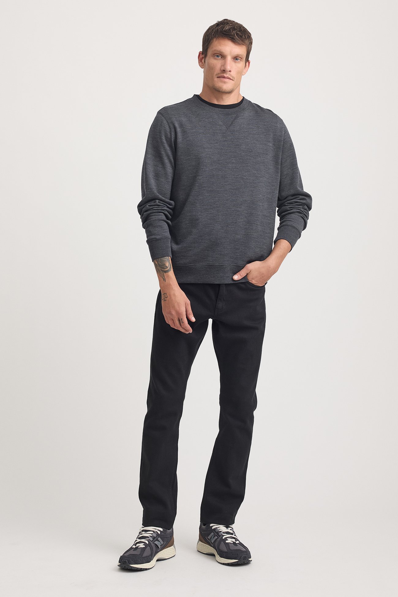 Toorallie-Lounge-Crew-Sweat-Charcoal-CottonWool