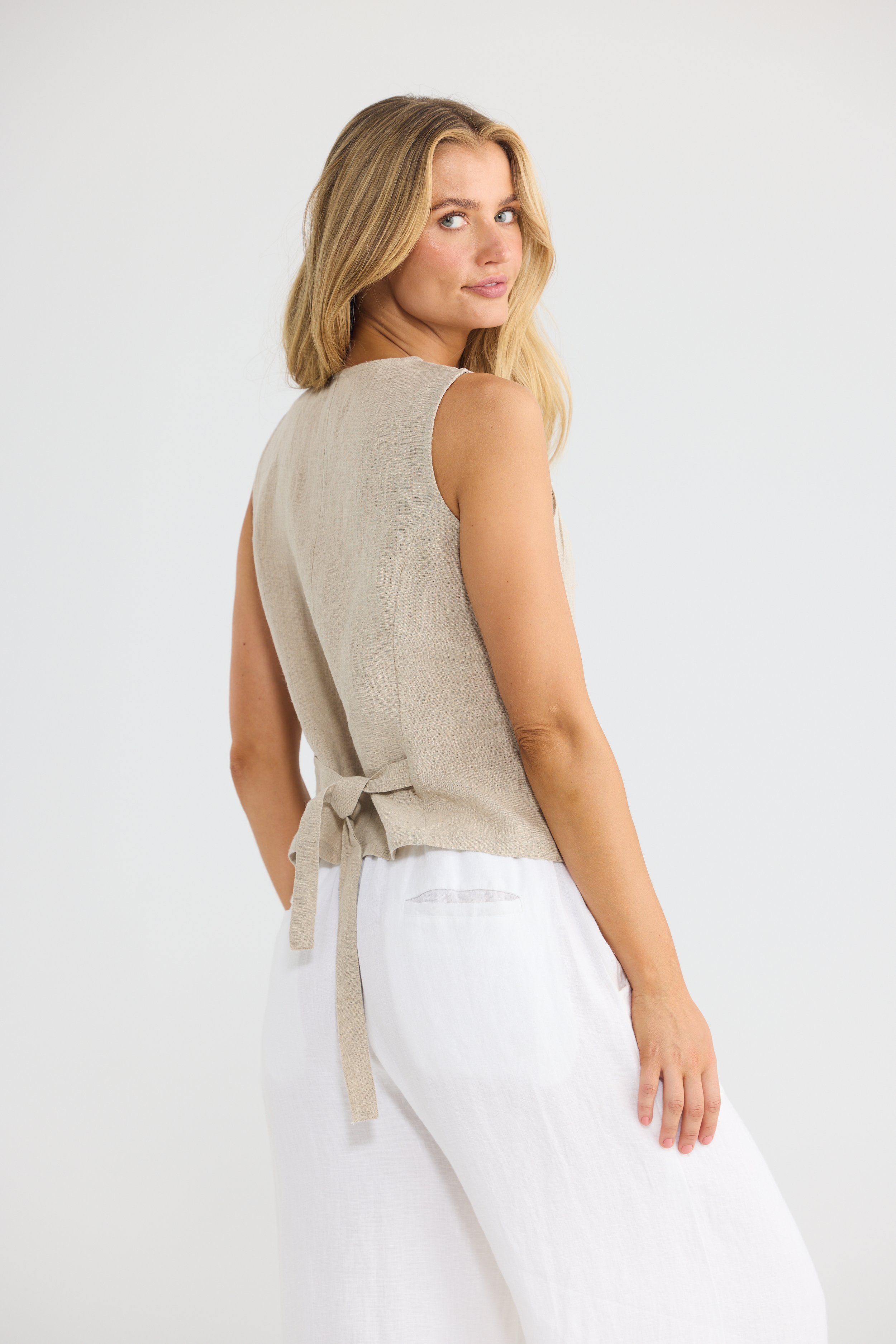 SHANTY-SH26311-1_Britta Vest_Natural Linen_CottonWool (5).jpg
