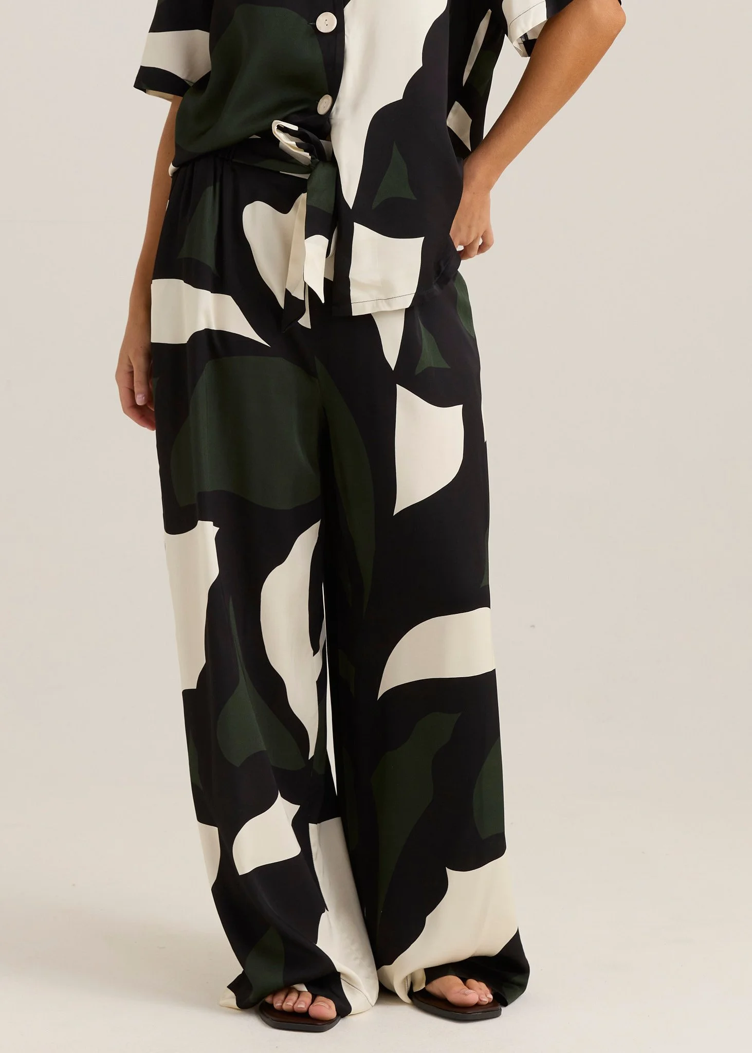 Sass Tarni Satin Iris Print Pants
