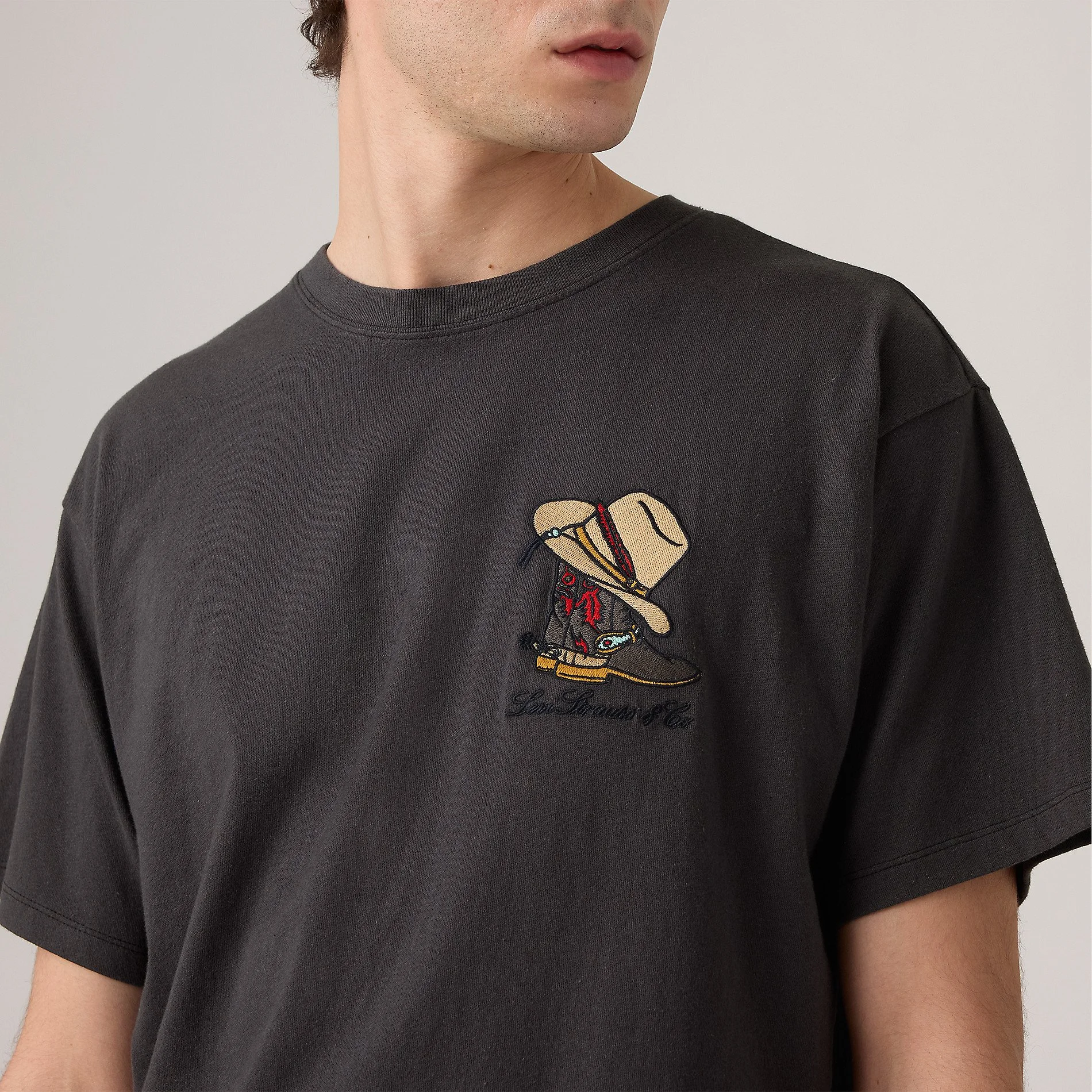 Levi's-Vintage-Fit-Graphic-Tee-Horseshoe-Bison-CottonWool